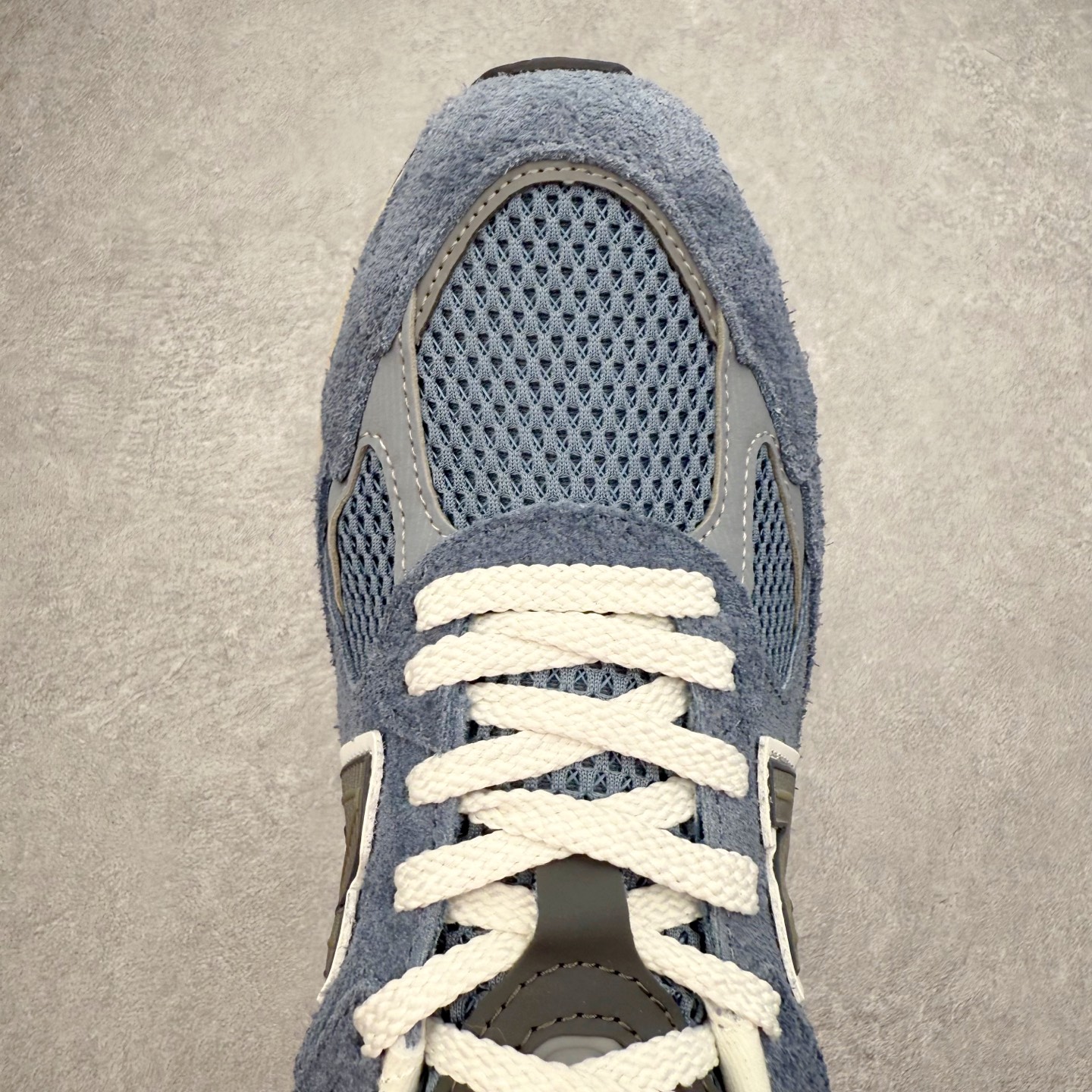 图片[4]-New Balance NB2010系列新百伦经典复古休闲运动板鞋 以ENCAP中底配以升级版 N-ERGY缓震物料 鞋面则采用特色的柔软麂皮搭以NewBalance经典的尼龙网布 低调中还原跑鞋本真 更年轻化的设计理念与材质 让新世代青年得以用全新视角体验经典鞋款的传奇魅力尺码：36 37 37.5 38 38.5 39.5 40 40.5 41.5 42 42.5 43 44 45-选品中心