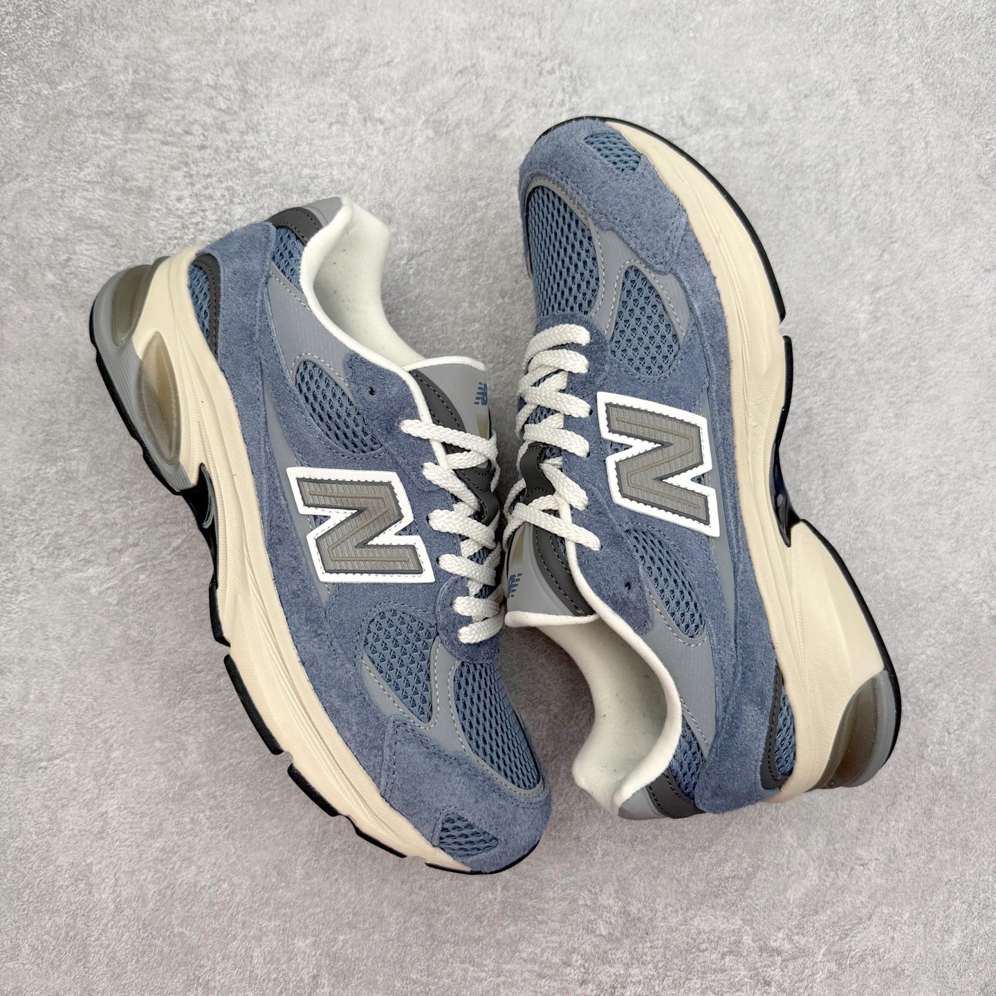 图片[3]-New Balance NB2010系列新百伦经典复古休闲运动板鞋 以ENCAP中底配以升级版 N-ERGY缓震物料 鞋面则采用特色的柔软麂皮搭以NewBalance经典的尼龙网布 低调中还原跑鞋本真 更年轻化的设计理念与材质 让新世代青年得以用全新视角体验经典鞋款的传奇魅力尺码：36 37 37.5 38 38.5 39.5 40 40.5 41.5 42 42.5 43 44 45-选品中心