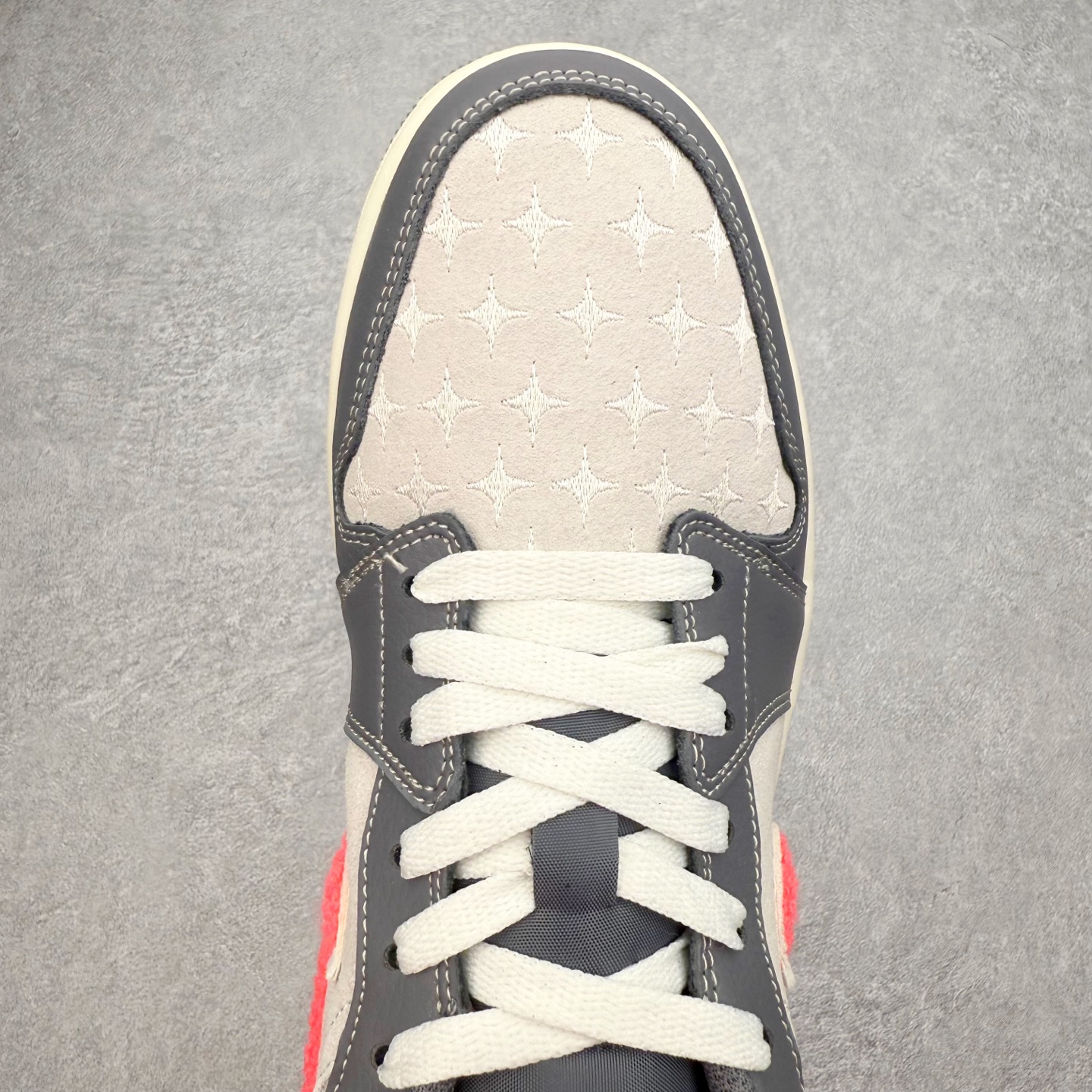 图片[4]-＃K版 Air Jordan AJ1 Low 低帮 IM6565-014 全新流水线出品 DT版本唯一平替选择 市场第二梯队最强版 全部原鞋开发 原楦原纸板开发 全鞋电脑针车 原厂内置全掌气垫 原盒内在原标 唯一Zp原版鞋带绑法 免检产品 全新2022版型 全头层皮料 完美零毛边处理 原厂配置全掌气垫 价格定位良心 几十个配色陆续出货 实拍调校N版已经零色差零失真 百分百还原实物色彩所见即所得 不存在货不对板色差等低级问题 选购参考实物拍摄 不混卖不参货 只用心做好货严格选品 承诺混一赔十 尺码：36 36.5 37.5 38 38.5 39 40 40.5 41 42 42.5 43 44 44.5 45-选品中心