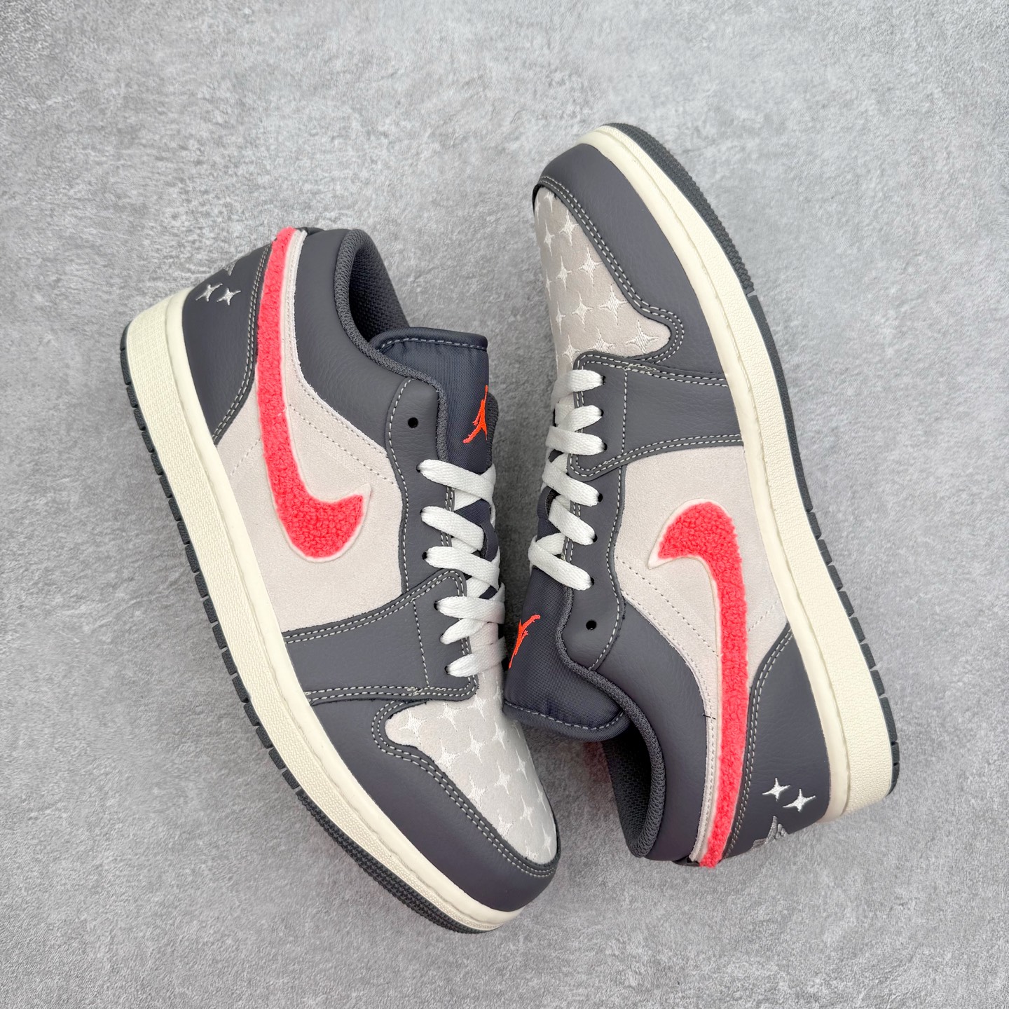 图片[3]-＃K版 Air Jordan AJ1 Low 低帮 IM6565-014 全新流水线出品 DT版本唯一平替选择 市场第二梯队最强版 全部原鞋开发 原楦原纸板开发 全鞋电脑针车 原厂内置全掌气垫 原盒内在原标 唯一Zp原版鞋带绑法 免检产品 全新2022版型 全头层皮料 完美零毛边处理 原厂配置全掌气垫 价格定位良心 几十个配色陆续出货 实拍调校N版已经零色差零失真 百分百还原实物色彩所见即所得 不存在货不对板色差等低级问题 选购参考实物拍摄 不混卖不参货 只用心做好货严格选品 承诺混一赔十 尺码：36 36.5 37.5 38 38.5 39 40 40.5 41 42 42.5 43 44 44.5 45-选品中心