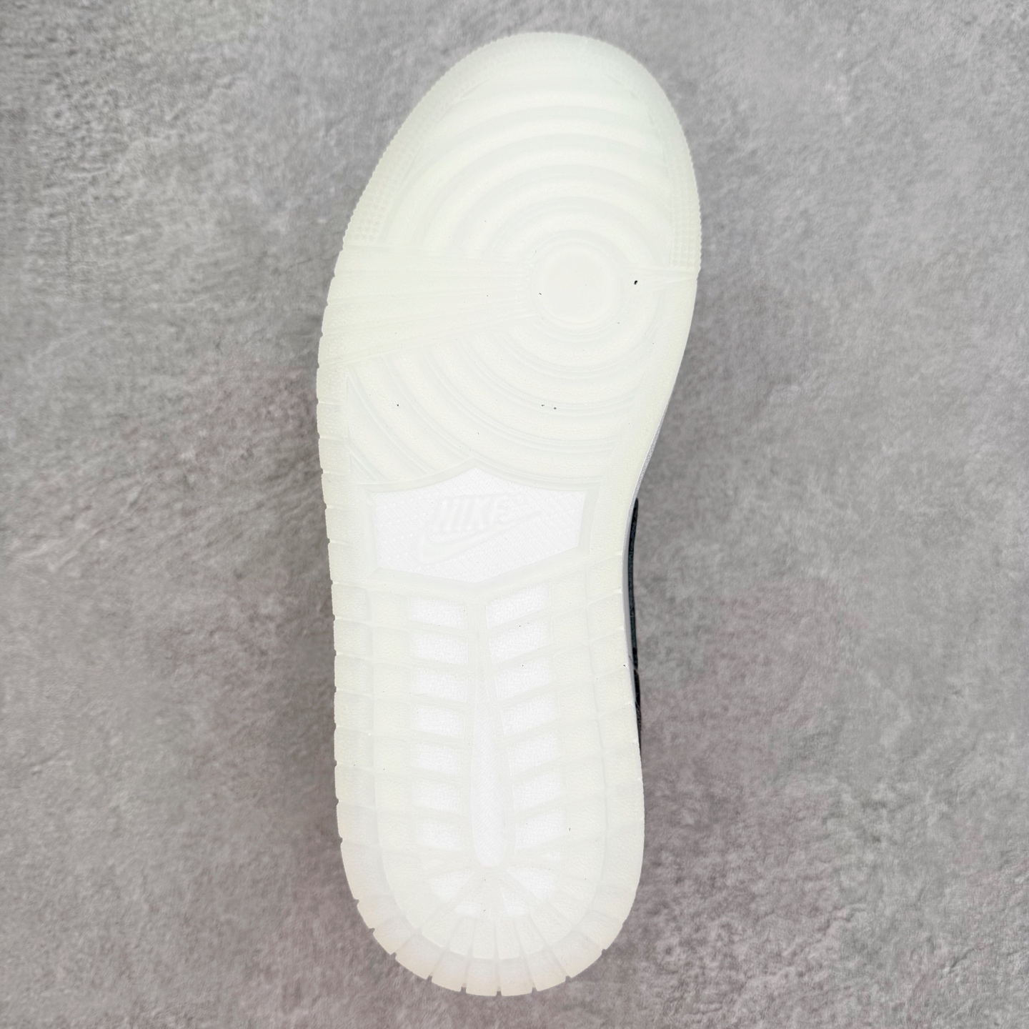 图片[9]-＃K版 Air Jordan AJ1 Low 低帮 HV4398-014 全新流水线出品 DT版本唯一平替选择 市场第二梯队最强版 全部原鞋开发 原楦原纸板开发 全鞋电脑针车 原厂内置全掌气垫 原盒内在原标 唯一Zp原版鞋带绑法 免检产品 全新2022版型 全头层皮料 完美零毛边处理 原厂配置全掌气垫 价格定位良心 几十个配色陆续出货 实拍调校N版已经零色差零失真 百分百还原实物色彩所见即所得 不存在货不对板色差等低级问题 选购参考实物拍摄 不混卖不参货 只用心做好货严格选品 承诺混一赔十 尺码：36 36.5 37.5 38 38.5 39 40 40.5 41 42 42.5 43 44 44.5 45-选品中心