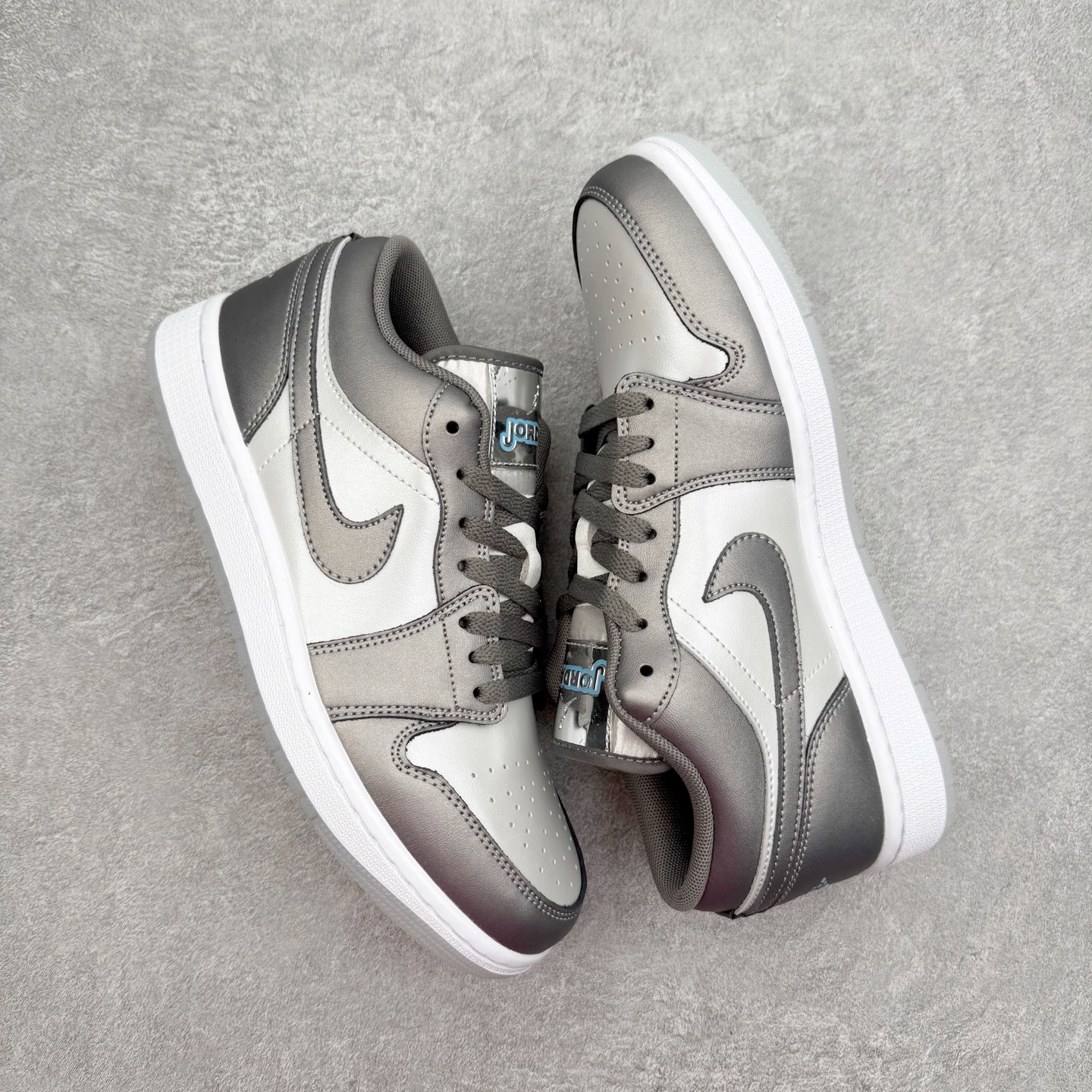 图片[3]-＃K版 Air Jordan AJ1 Low 低帮 HV4398-014 全新流水线出品 DT版本唯一平替选择 市场第二梯队最强版 全部原鞋开发 原楦原纸板开发 全鞋电脑针车 原厂内置全掌气垫 原盒内在原标 唯一Zp原版鞋带绑法 免检产品 全新2022版型 全头层皮料 完美零毛边处理 原厂配置全掌气垫 价格定位良心 几十个配色陆续出货 实拍调校N版已经零色差零失真 百分百还原实物色彩所见即所得 不存在货不对板色差等低级问题 选购参考实物拍摄 不混卖不参货 只用心做好货严格选品 承诺混一赔十 尺码：36 36.5 37.5 38 38.5 39 40 40.5 41 42 42.5 43 44 44.5 45-选品中心