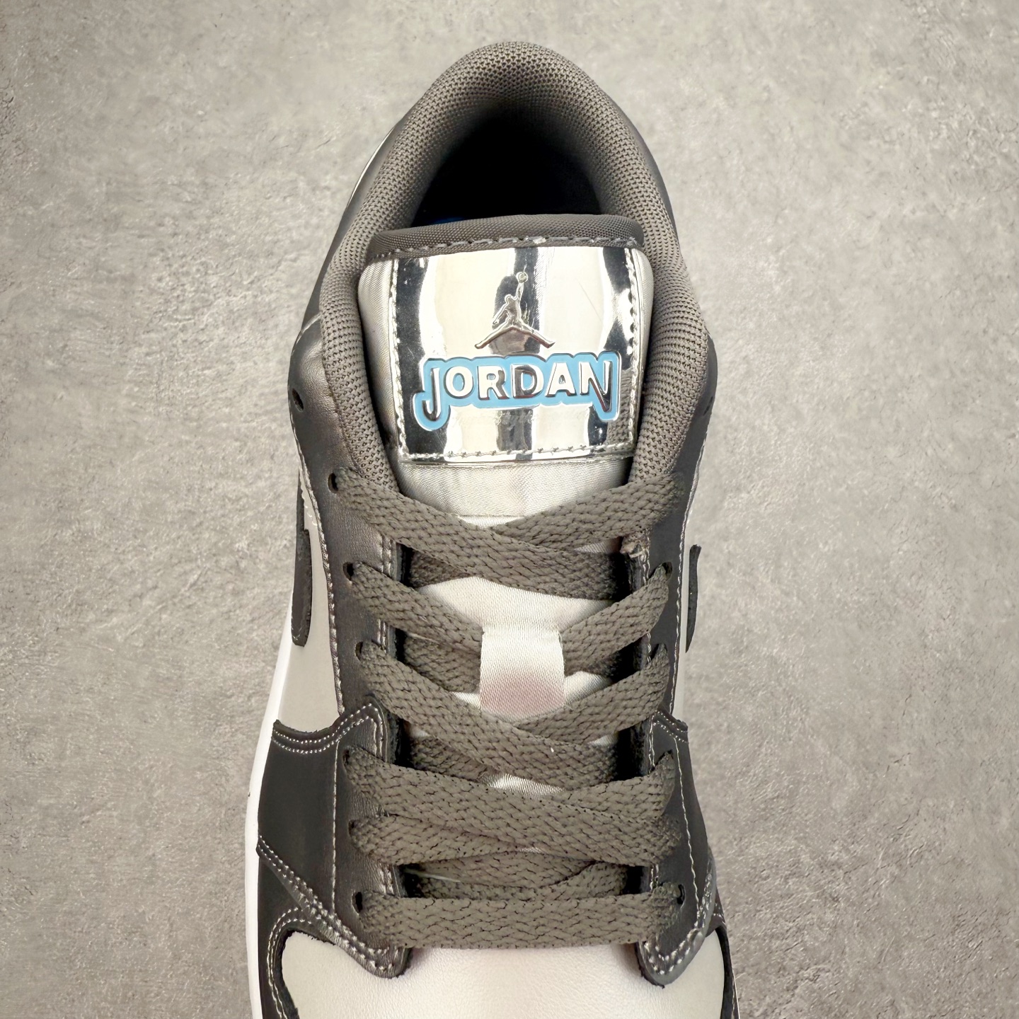 图片[5]-＃K版 Air Jordan AJ1 Low 低帮 HV4398-014 全新流水线出品 DT版本唯一平替选择 市场第二梯队最强版 全部原鞋开发 原楦原纸板开发 全鞋电脑针车 原厂内置全掌气垫 原盒内在原标 唯一Zp原版鞋带绑法 免检产品 全新2022版型 全头层皮料 完美零毛边处理 原厂配置全掌气垫 价格定位良心 几十个配色陆续出货 实拍调校N版已经零色差零失真 百分百还原实物色彩所见即所得 不存在货不对板色差等低级问题 选购参考实物拍摄 不混卖不参货 只用心做好货严格选品 承诺混一赔十 尺码：36 36.5 37.5 38 38.5 39 40 40.5 41 42 42.5 43 44 44.5 45-选品中心