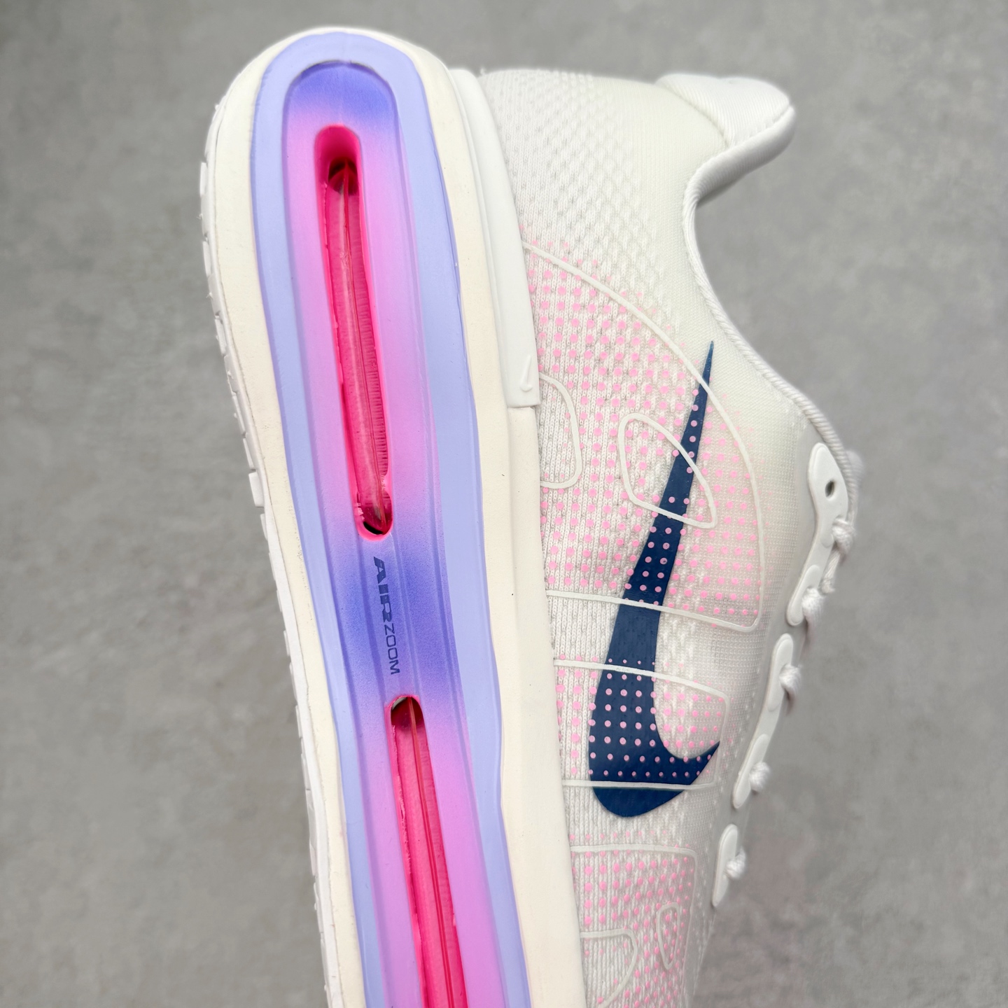 图片[6]-NK Vomero Premium 时尚舒适 网布防滑耐磨 低帮跑步鞋 HM5973-417 实拍调校N版已经零色差零失真 百分百还原实物色彩所见即所得 不存在货不对板色差等低级问题 选购参考实物拍摄 不混卖不参货 只用心做好货严格选品 承诺混一赔十 尺码：36 36.5 37.5 38 38.5 39 40 40.5 41 42 42.5 43 44 44.5 45-选品中心