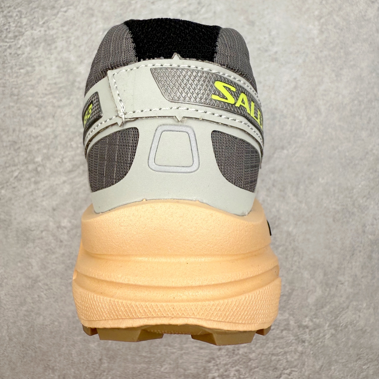 图片[8]-SALOMON 萨洛蒙 Speedcross 3 舒适轻盈减震包裹性支撑耐磨轻便低帮生活休闲鞋 男女同款 SALOMON诞生于1947年的法国阿尔卑斯山区，全球知名的户外运动品牌。一直致力于推动滑雪、越野跑等山地运动的发展及产品的进步。其产品设计致力于追求创新和发掘产品的性能极限，帮助喜欢自由的人在山地间不断挑战自我。实拍调校N版已经零色差零失真 百分百还原实物色彩所见即所得 不存在货不对板色差等低级问题 选购参考实物拍摄 不混卖不参货 只用心做好货严格选品 承诺混一赔十 尺码：36 36.5 37.5 38 38.5 39 40 40.5 41 42 42.5 43 44 44.5 45-选品中心