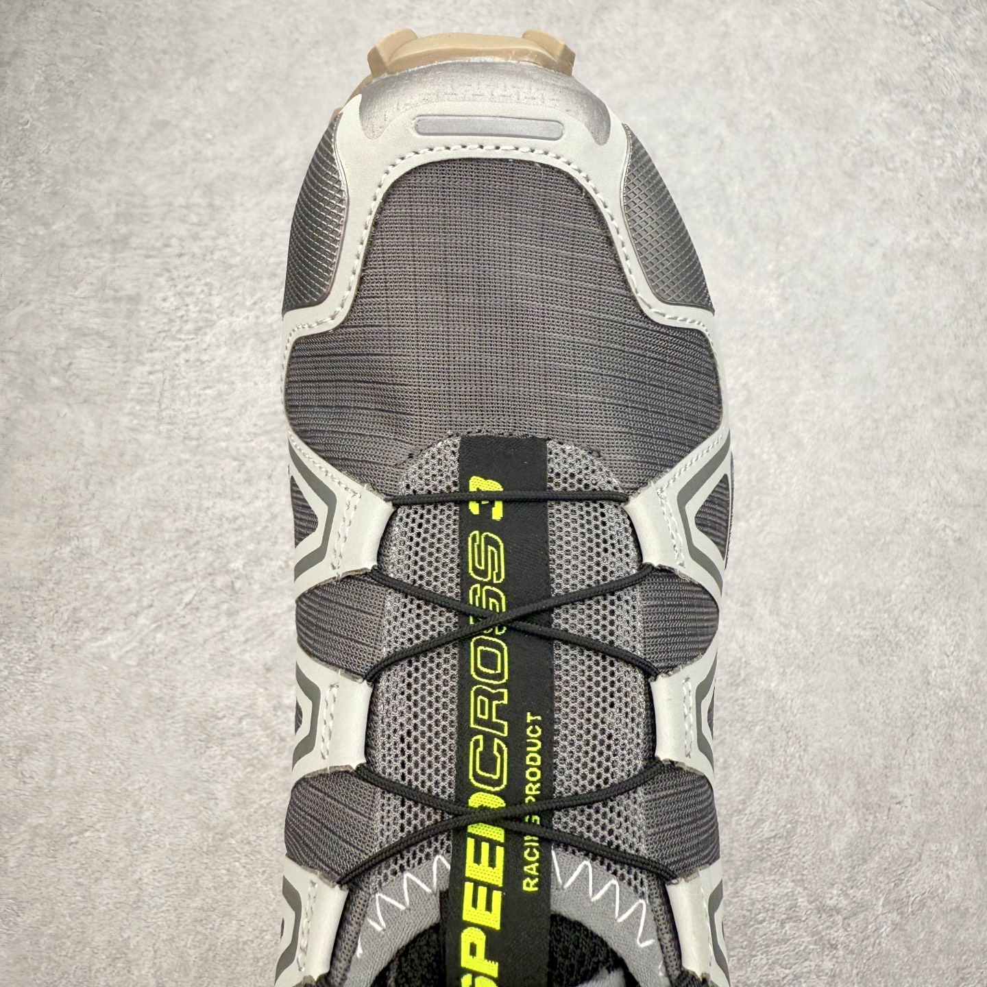 图片[4]-SALOMON 萨洛蒙 Speedcross 3 舒适轻盈减震包裹性支撑耐磨轻便低帮生活休闲鞋 男女同款 SALOMON诞生于1947年的法国阿尔卑斯山区，全球知名的户外运动品牌。一直致力于推动滑雪、越野跑等山地运动的发展及产品的进步。其产品设计致力于追求创新和发掘产品的性能极限，帮助喜欢自由的人在山地间不断挑战自我。实拍调校N版已经零色差零失真 百分百还原实物色彩所见即所得 不存在货不对板色差等低级问题 选购参考实物拍摄 不混卖不参货 只用心做好货严格选品 承诺混一赔十 尺码：36 36.5 37.5 38 38.5 39 40 40.5 41 42 42.5 43 44 44.5 45-选品中心