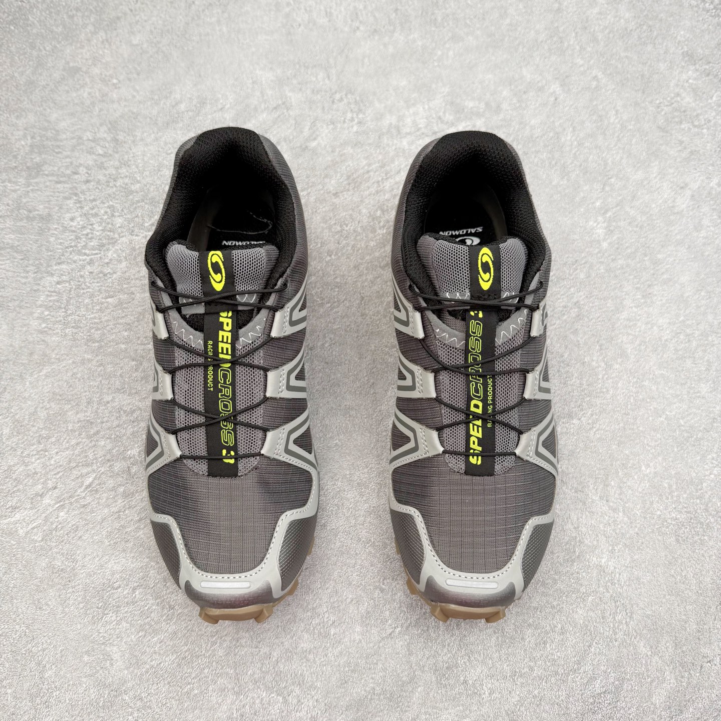 图片[2]-SALOMON 萨洛蒙 Speedcross 3 舒适轻盈减震包裹性支撑耐磨轻便低帮生活休闲鞋 男女同款 SALOMON诞生于1947年的法国阿尔卑斯山区，全球知名的户外运动品牌。一直致力于推动滑雪、越野跑等山地运动的发展及产品的进步。其产品设计致力于追求创新和发掘产品的性能极限，帮助喜欢自由的人在山地间不断挑战自我。实拍调校N版已经零色差零失真 百分百还原实物色彩所见即所得 不存在货不对板色差等低级问题 选购参考实物拍摄 不混卖不参货 只用心做好货严格选品 承诺混一赔十 尺码：36 36.5 37.5 38 38.5 39 40 40.5 41 42 42.5 43 44 44.5 45-选品中心