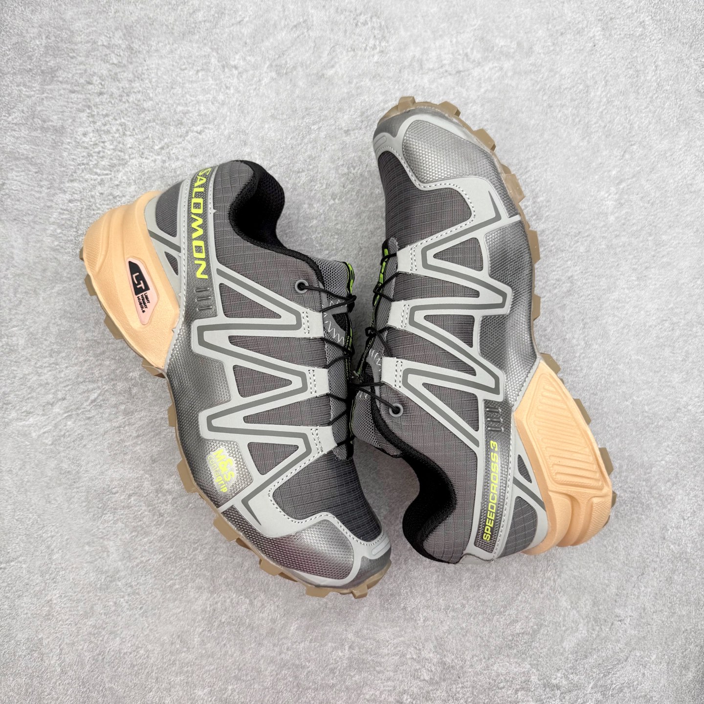 图片[3]-SALOMON 萨洛蒙 Speedcross 3 舒适轻盈减震包裹性支撑耐磨轻便低帮生活休闲鞋 男女同款 SALOMON诞生于1947年的法国阿尔卑斯山区，全球知名的户外运动品牌。一直致力于推动滑雪、越野跑等山地运动的发展及产品的进步。其产品设计致力于追求创新和发掘产品的性能极限，帮助喜欢自由的人在山地间不断挑战自我。实拍调校N版已经零色差零失真 百分百还原实物色彩所见即所得 不存在货不对板色差等低级问题 选购参考实物拍摄 不混卖不参货 只用心做好货严格选品 承诺混一赔十 尺码：36 36.5 37.5 38 38.5 39 40 40.5 41 42 42.5 43 44 44.5 45-选品中心