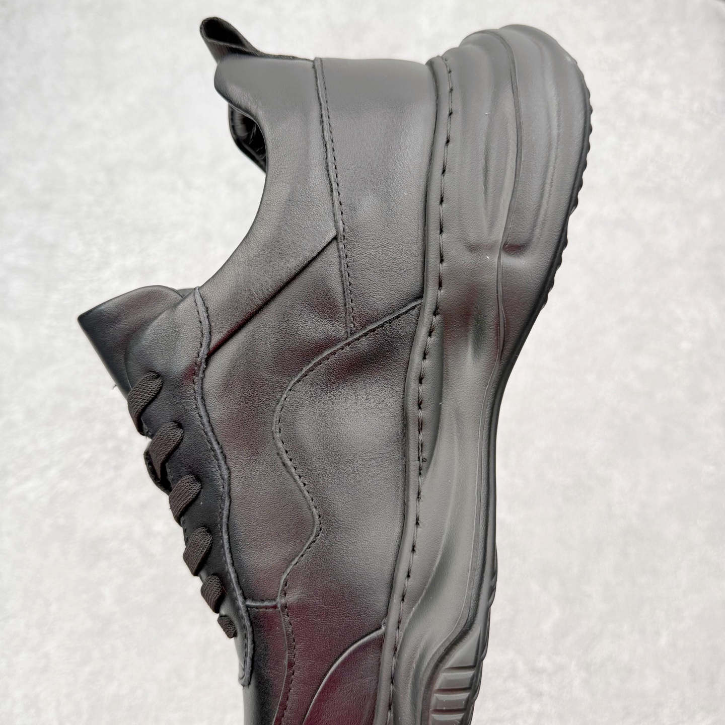 图片[7]-ECCO爱步跑步鞋百搭舒适 秋冬新款厚底休闲运动鞋男鞋 灵动系列 黄景瑜同款 品质牛皮鞋面，轻盈柔韧 具有良好的透气性 细腻柔软 简约系带设计 可自由调节松紧 贴合脚型 PU泡沫橡胶大底 抓地力强 具有良好的防滑耐磨性 时尚简约 休闲百搭 尺码：38 39 40 41 42 43 44 （皮鞋码）-选品中心