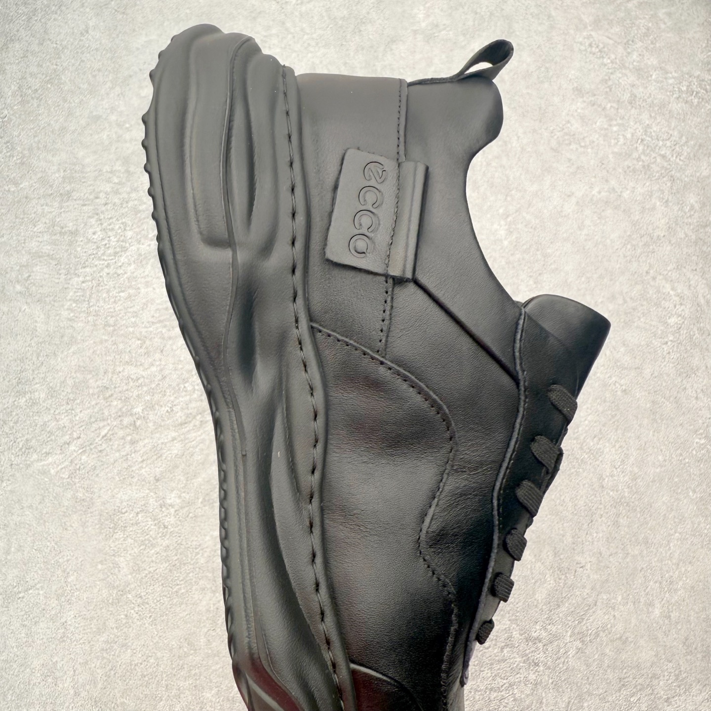 图片[6]-ECCO爱步跑步鞋百搭舒适 秋冬新款厚底休闲运动鞋男鞋 灵动系列 黄景瑜同款 品质牛皮鞋面，轻盈柔韧 具有良好的透气性 细腻柔软 简约系带设计 可自由调节松紧 贴合脚型 PU泡沫橡胶大底 抓地力强 具有良好的防滑耐磨性 时尚简约 休闲百搭 尺码：38 39 40 41 42 43 44 （皮鞋码）-选品中心