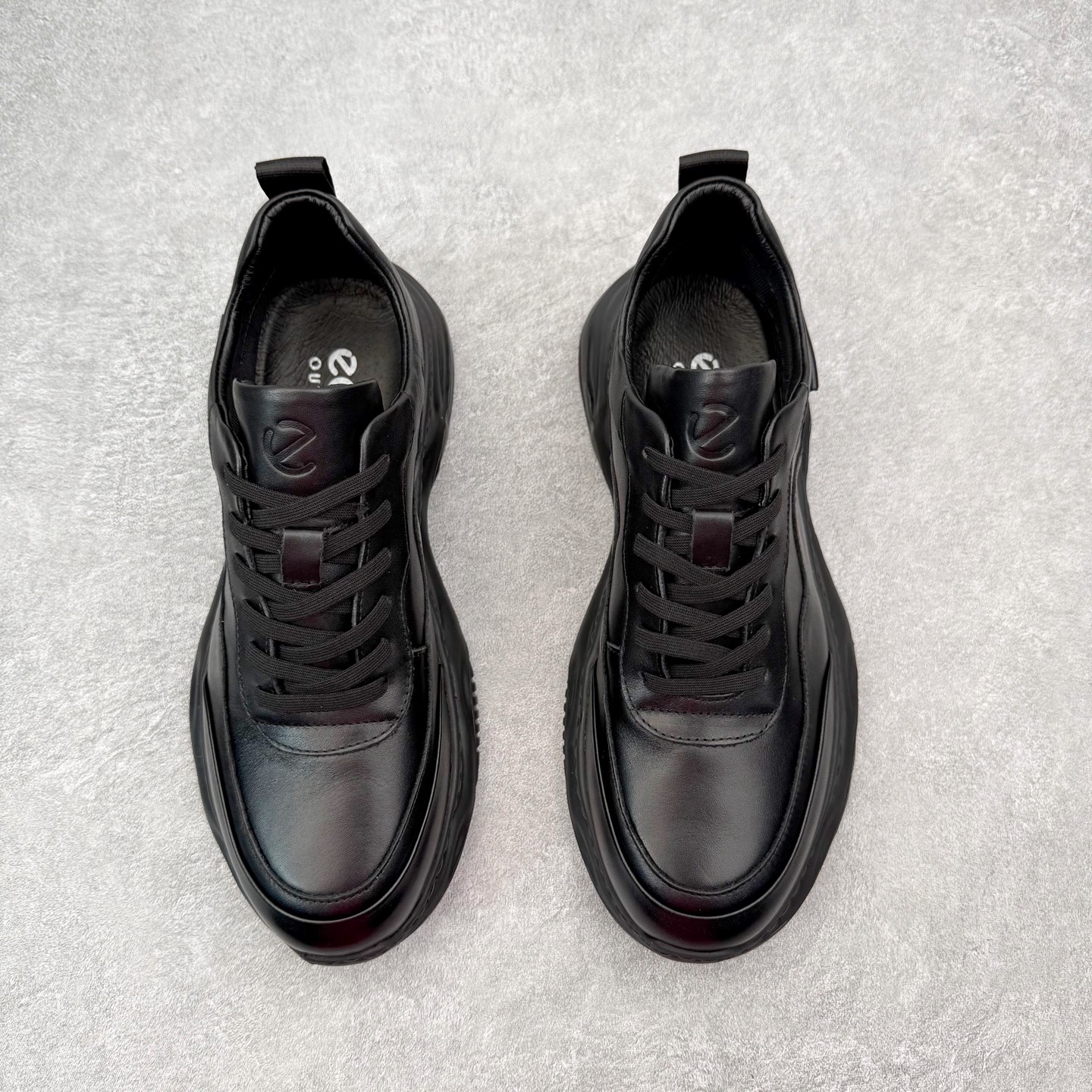 图片[2]-ECCO爱步跑步鞋百搭舒适 秋冬新款厚底休闲运动鞋男鞋 灵动系列 黄景瑜同款 品质牛皮鞋面，轻盈柔韧 具有良好的透气性 细腻柔软 简约系带设计 可自由调节松紧 贴合脚型 PU泡沫橡胶大底 抓地力强 具有良好的防滑耐磨性 时尚简约 休闲百搭 尺码：38 39 40 41 42 43 44 （皮鞋码）-选品中心