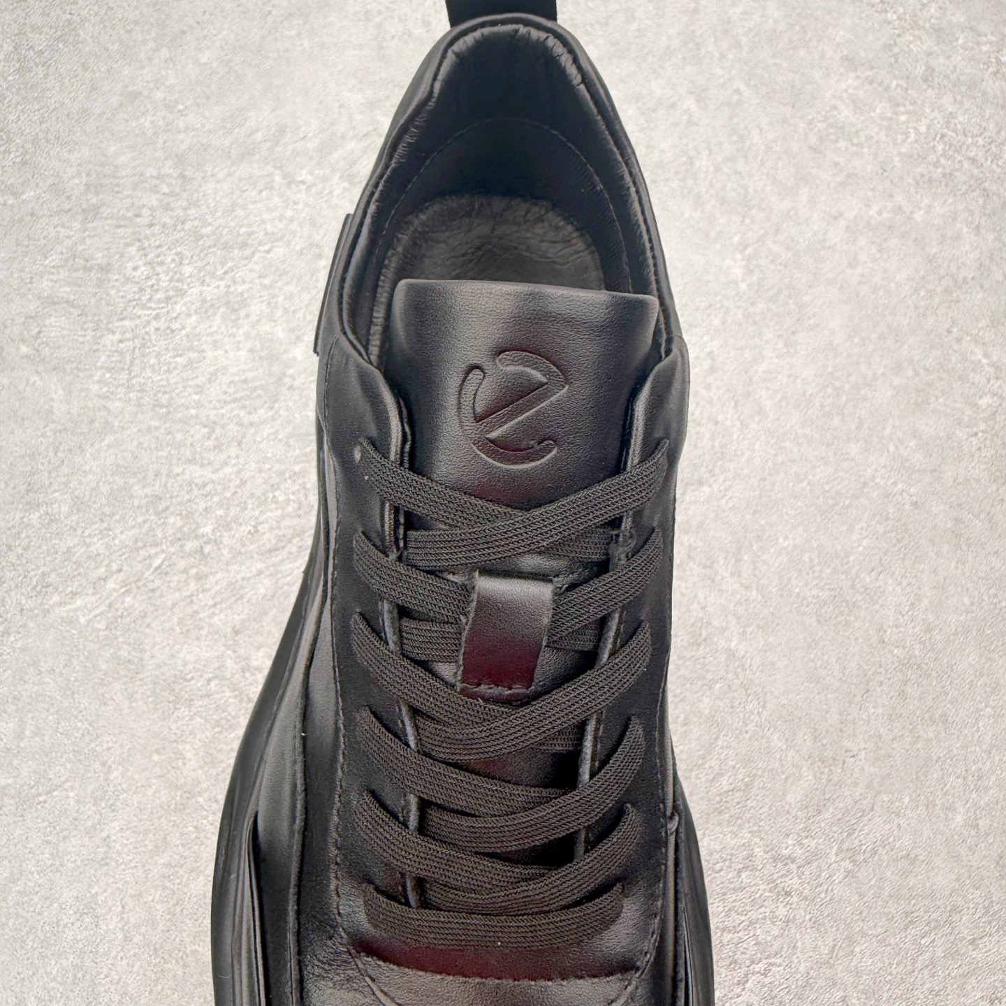 图片[5]-ECCO爱步跑步鞋百搭舒适 秋冬新款厚底休闲运动鞋男鞋 灵动系列 黄景瑜同款 品质牛皮鞋面，轻盈柔韧 具有良好的透气性 细腻柔软 简约系带设计 可自由调节松紧 贴合脚型 PU泡沫橡胶大底 抓地力强 具有良好的防滑耐磨性 时尚简约 休闲百搭 尺码：38 39 40 41 42 43 44 （皮鞋码）-选品中心