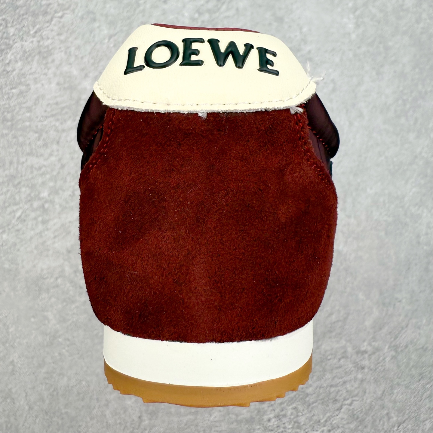 图片[8]-罗意威Loewe Ballet Runner 2.0 Sneakers 芭蕾舞2.0系列阿甘复古风德训薄底百搭休闲运动鞋 市面最高性价比 实体平台跑量 主打推荐好货 采用反绒牛皮革拼接头层皮饰片鞋面材质鞋身原装高密度防刮尼龙面料,极好柔软效果双层乳胶缓震鞋垫外部搭配轻量EVA缓震组合橡胶防滑片装外底不对称鞋头设计、袜状内部结构，轻盈橡胶外底延伸至鞋头 20 毫米鞋跟，附白色和同色系鞋带侧面饰有 L 徽标，鞋舌饰有压纹 Anagram 后跟标签饰有注塑橡胶 LOEWE 标志升级原楦型开发纸版全手工拉帮工艺成型 尺码：35 36 37 38 39 40 41 42 43 44 45-选品中心