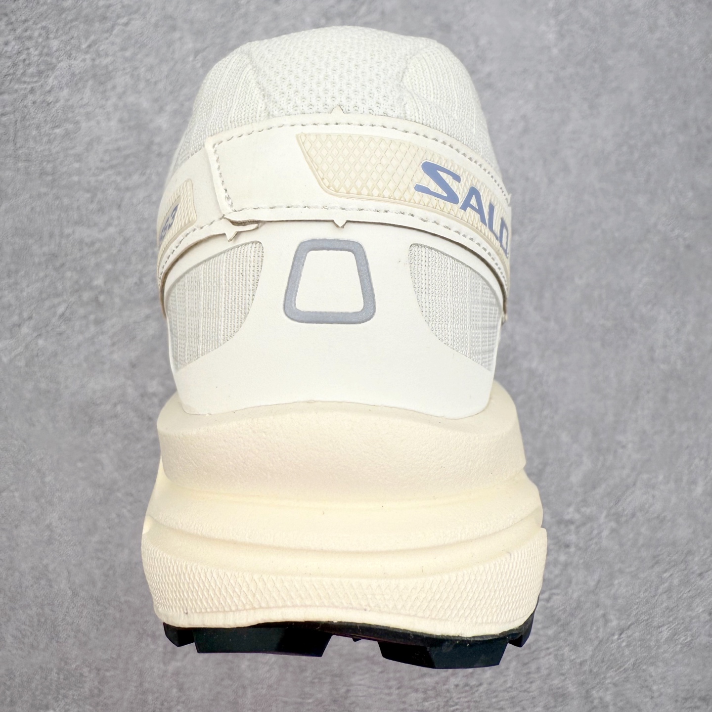 图片[8]-SALOMON 萨洛蒙 Speedcross 3 舒适轻盈减震包裹性支撑耐磨轻便低帮生活休闲鞋 男女同款 SALOMON诞生于1947年的法国阿尔卑斯山区，全球知名的户外运动品牌。一直致力于推动滑雪、越野跑等山地运动的发展及产品的进步。其产品设计致力于追求创新和发掘产品的性能极限，帮助喜欢自由的人在山地间不断挑战自我。实拍调校N版已经零色差零失真 百分百还原实物色彩所见即所得 不存在货不对板色差等低级问题 选购参考实物拍摄 不混卖不参货 只用心做好货严格选品 承诺混一赔十 尺码：36 36.5 37.5 38 38.5 39 40 40.5 41 42 42.5 43 44 44.5 45-选品中心