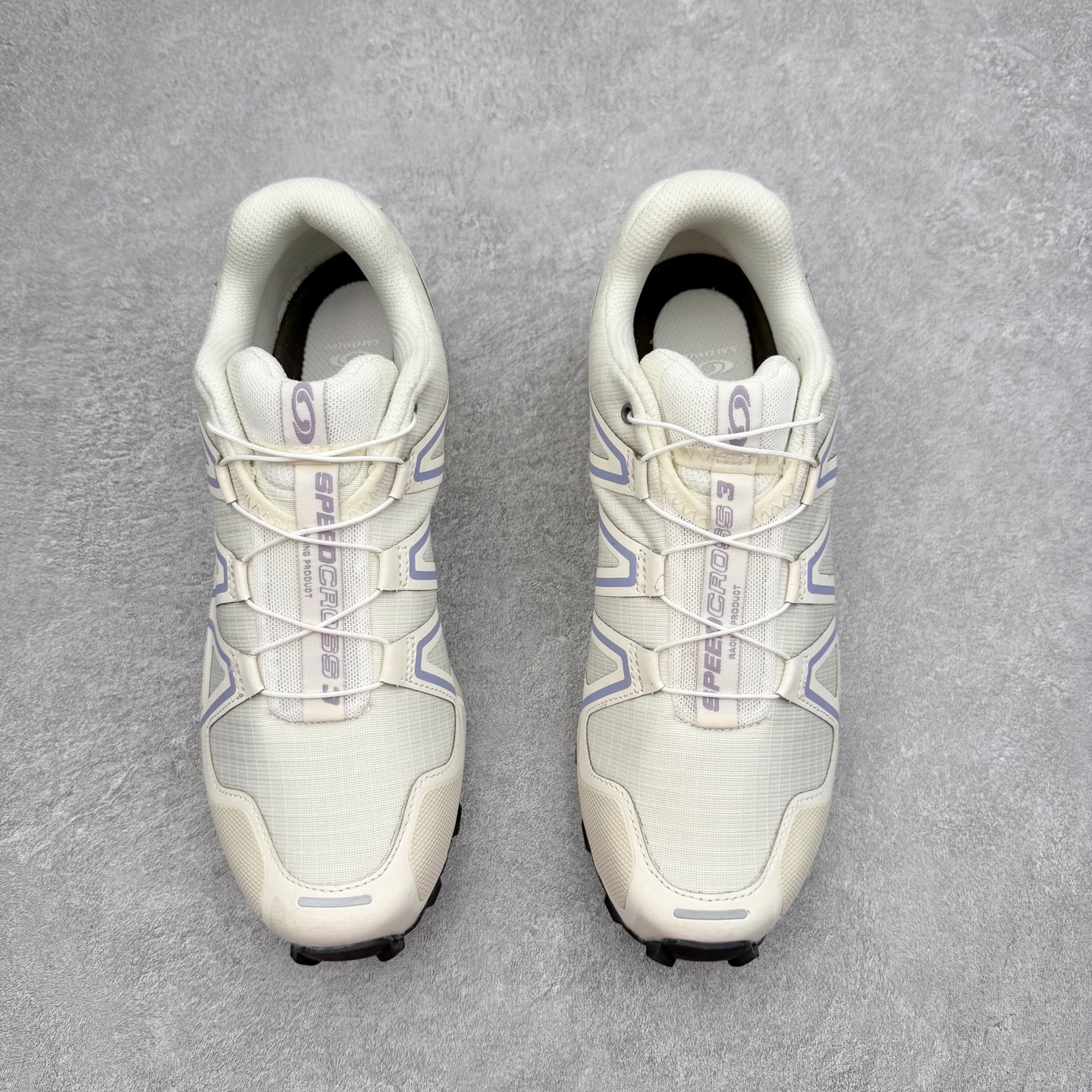 图片[2]-SALOMON 萨洛蒙 Speedcross 3 舒适轻盈减震包裹性支撑耐磨轻便低帮生活休闲鞋 男女同款 SALOMON诞生于1947年的法国阿尔卑斯山区，全球知名的户外运动品牌。一直致力于推动滑雪、越野跑等山地运动的发展及产品的进步。其产品设计致力于追求创新和发掘产品的性能极限，帮助喜欢自由的人在山地间不断挑战自我。实拍调校N版已经零色差零失真 百分百还原实物色彩所见即所得 不存在货不对板色差等低级问题 选购参考实物拍摄 不混卖不参货 只用心做好货严格选品 承诺混一赔十 尺码：36 36.5 37.5 38 38.5 39 40 40.5 41 42 42.5 43 44 44.5 45-选品中心