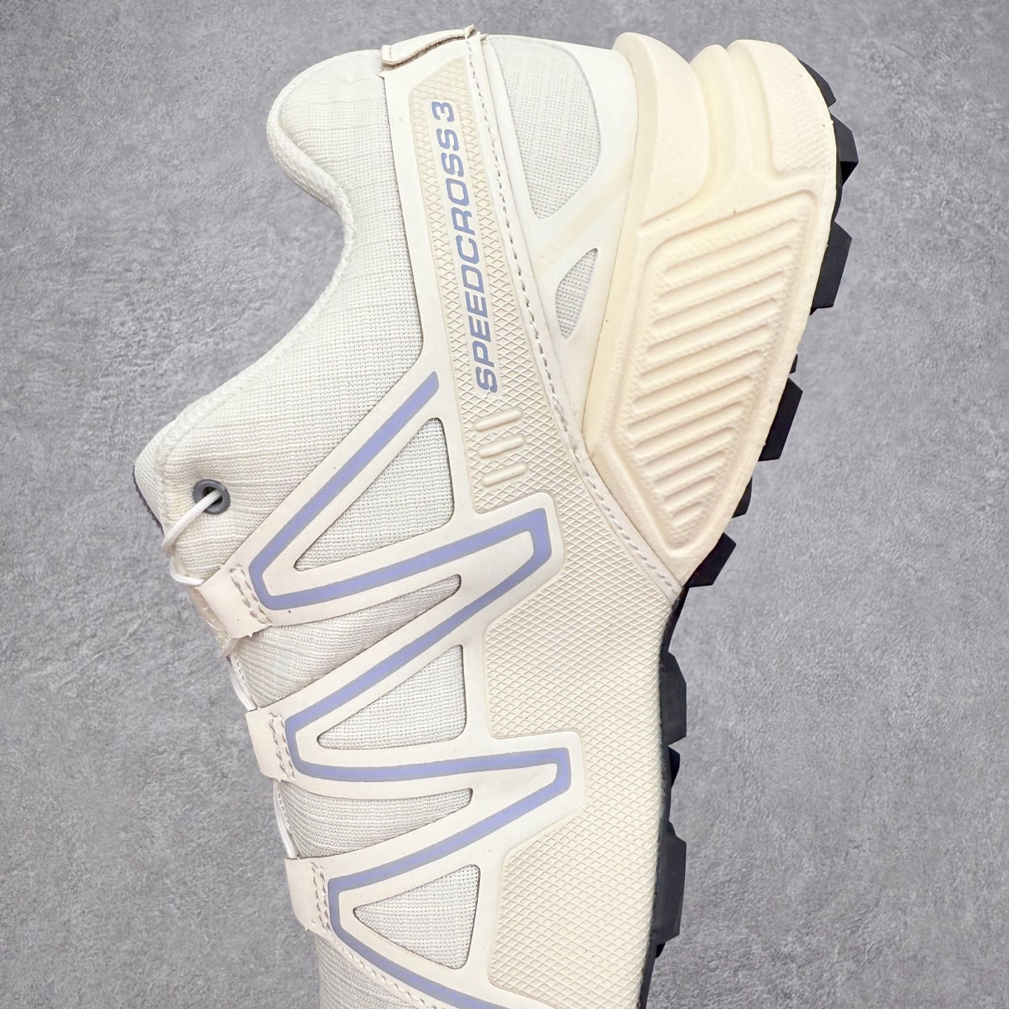 图片[7]-SALOMON 萨洛蒙 Speedcross 3 舒适轻盈减震包裹性支撑耐磨轻便低帮生活休闲鞋 男女同款 SALOMON诞生于1947年的法国阿尔卑斯山区，全球知名的户外运动品牌。一直致力于推动滑雪、越野跑等山地运动的发展及产品的进步。其产品设计致力于追求创新和发掘产品的性能极限，帮助喜欢自由的人在山地间不断挑战自我。实拍调校N版已经零色差零失真 百分百还原实物色彩所见即所得 不存在货不对板色差等低级问题 选购参考实物拍摄 不混卖不参货 只用心做好货严格选品 承诺混一赔十 尺码：36 36.5 37.5 38 38.5 39 40 40.5 41 42 42.5 43 44 44.5 45-选品中心