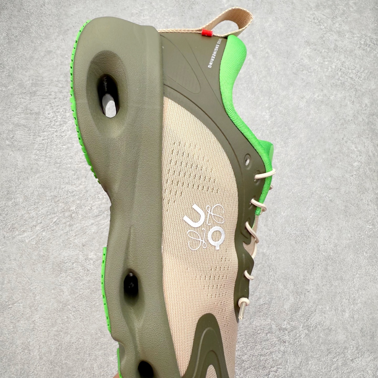 图片[6]-LOEWE x On昂跑Cloudsolo 罗意威联名款圆头抽绳低帮生活休闲鞋 此运动品牌 开创于2010年 缓震着陆、强效回弹、轻柔质感的设计构思始终是ON研制关键 与此同时基于“为全球提供革新性的跑步感受”信念 陆续推出了多款跑鞋及其以专业运动人体跑步工程学为设计关键的功能性跑步服饰设备 让跑者不费力气地畅快畅跑 尺码：36 36.5 37.5 38 38.5 39 40 40.5 41 42 42.5 43 44 44.5 45-选品中心