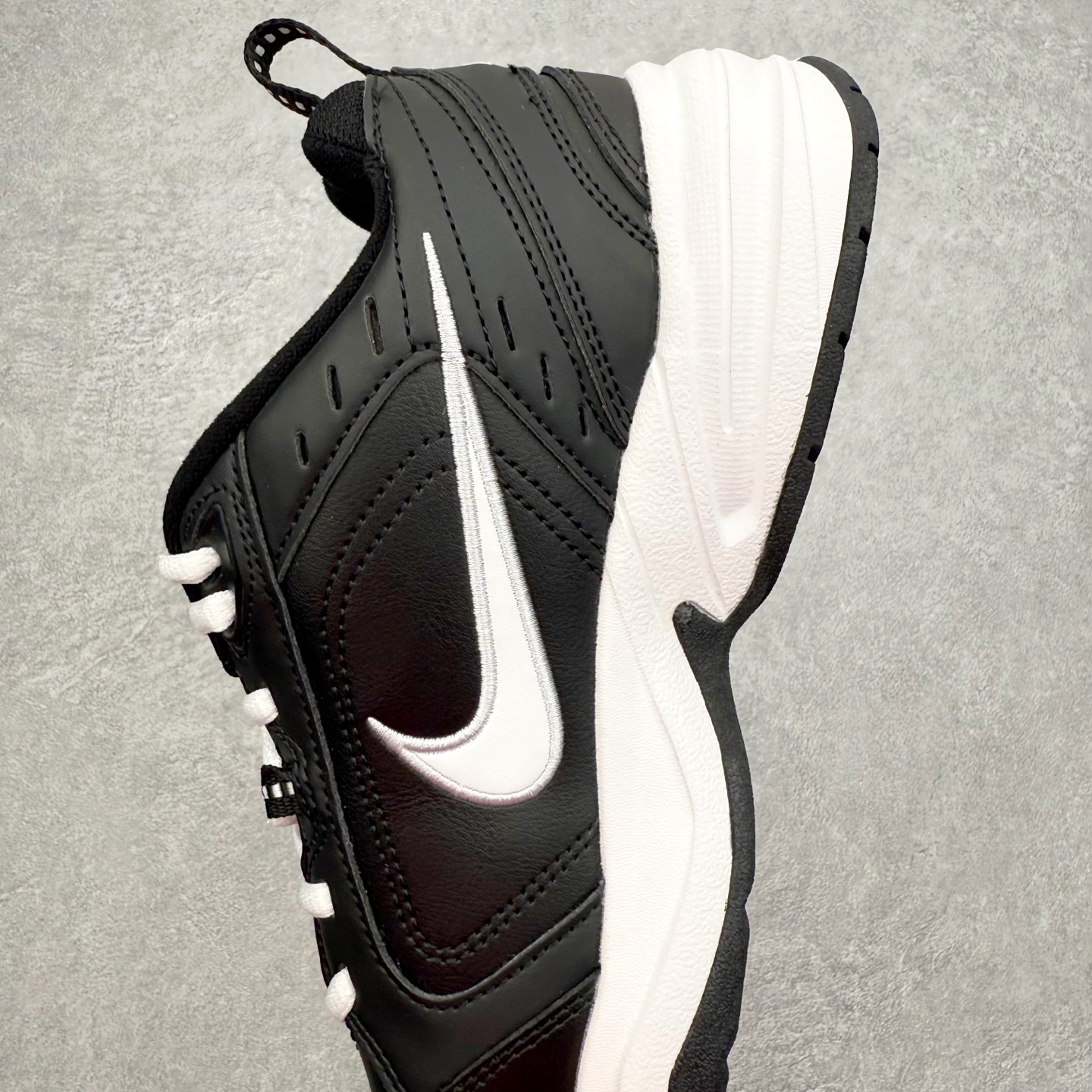 图片[7]-NK Air Monarch IV M2K Tekno 复古运动老爹鞋 正确原楦开发版型 内置Air气垫版本 细节完美还原 复古潮流优质皮革打造鞋面 夸张流线极符 风靡老爹元素 外形延续当下潮流得未来感老爹鞋 设计干净配色风格也带有浓郁的复古感受 极为独特 尺码：36 36.5 37.5 38 38.5 39 40 40.5 41 42 42.5 43 44 44.5 45-选品中心