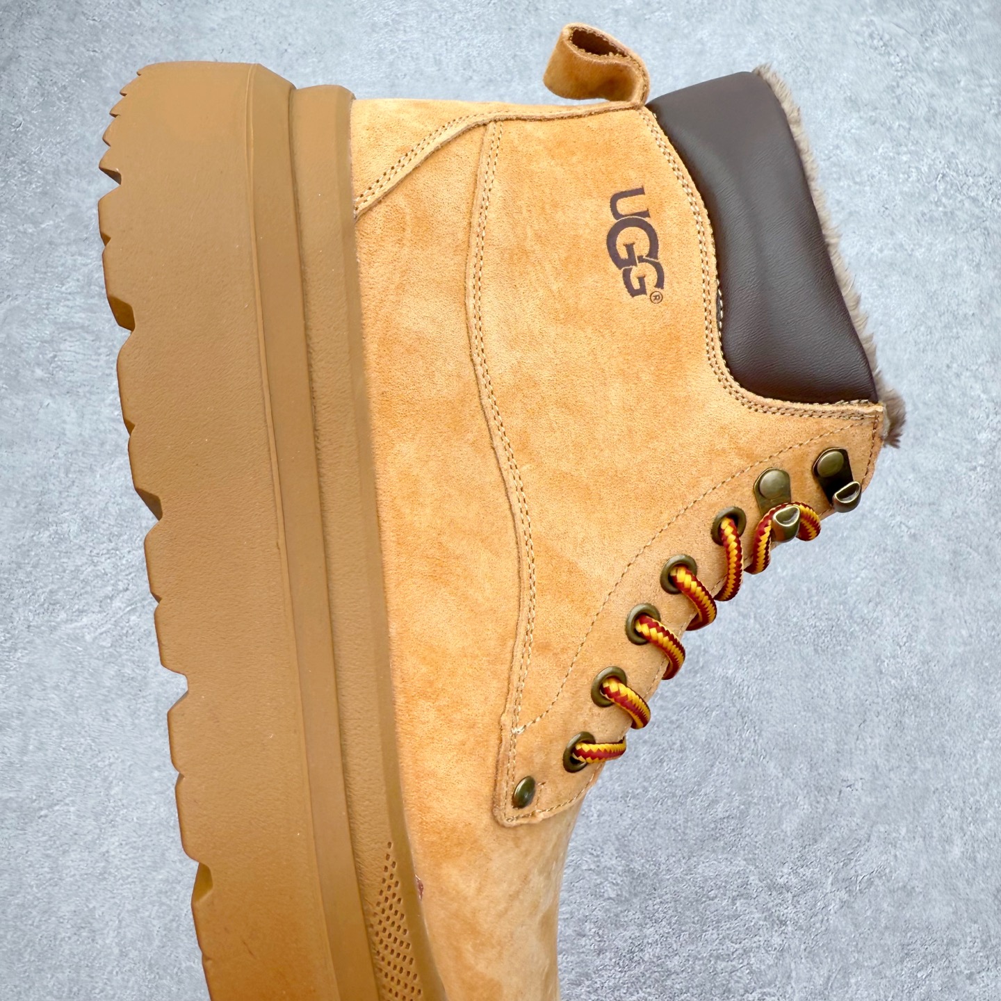 图片[6]-UGG Tasman Weather Hybrid 塔斯曼混合系列轻量休闲鞋 美国UGG秋冬新品（毛绒一体内里🔥保暖锁热）秋冬必备 户外男士高帮休闲马丁靴雪地靴系列 广东大厂品质 秋冬新款 时尚潮流搭配 面料釆用意大利进口磨砂牛皮 全鞋真牛皮材料 大底到五金都是代工厂原材料制作 好货不杀猪 首单质量严格把控 全套官网统一包装 今年冬季防寒户外专用产品 日常随意搭配 型男必备‼尺码：38-44-选品中心