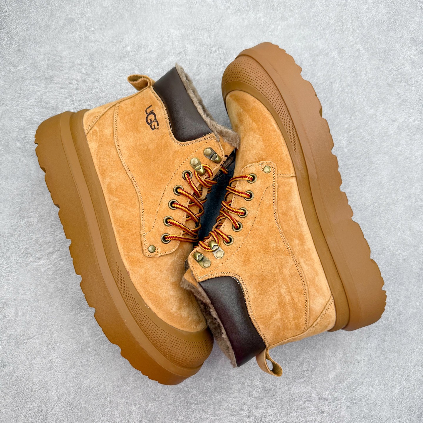 图片[3]-UGG Tasman Weather Hybrid 塔斯曼混合系列轻量休闲鞋 美国UGG秋冬新品（毛绒一体内里🔥保暖锁热）秋冬必备 户外男士高帮休闲马丁靴雪地靴系列 广东大厂品质 秋冬新款 时尚潮流搭配 面料釆用意大利进口磨砂牛皮 全鞋真牛皮材料 大底到五金都是代工厂原材料制作 好货不杀猪 首单质量严格把控 全套官网统一包装 今年冬季防寒户外专用产品 日常随意搭配 型男必备‼尺码：38-44-选品中心