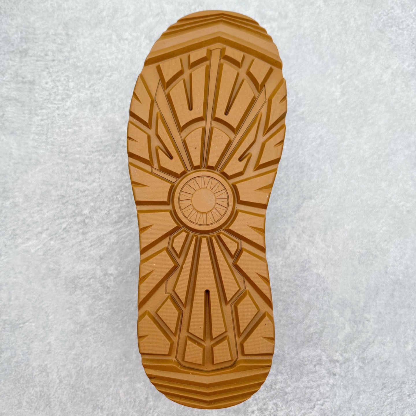 图片[9]-UGG Tasman Weather Hybrid 塔斯曼混合系列轻量休闲鞋 美国UGG秋冬新品（毛绒一体内里🔥保暖锁热）秋冬必备 户外男士高帮休闲马丁靴雪地靴系列 广东大厂品质 秋冬新款 时尚潮流搭配 面料釆用意大利进口磨砂牛皮 全鞋真牛皮材料 大底到五金都是代工厂原材料制作 好货不杀猪 首单质量严格把控 全套官网统一包装 今年冬季防寒户外专用产品 日常随意搭配 型男必备‼尺码：38-44-选品中心