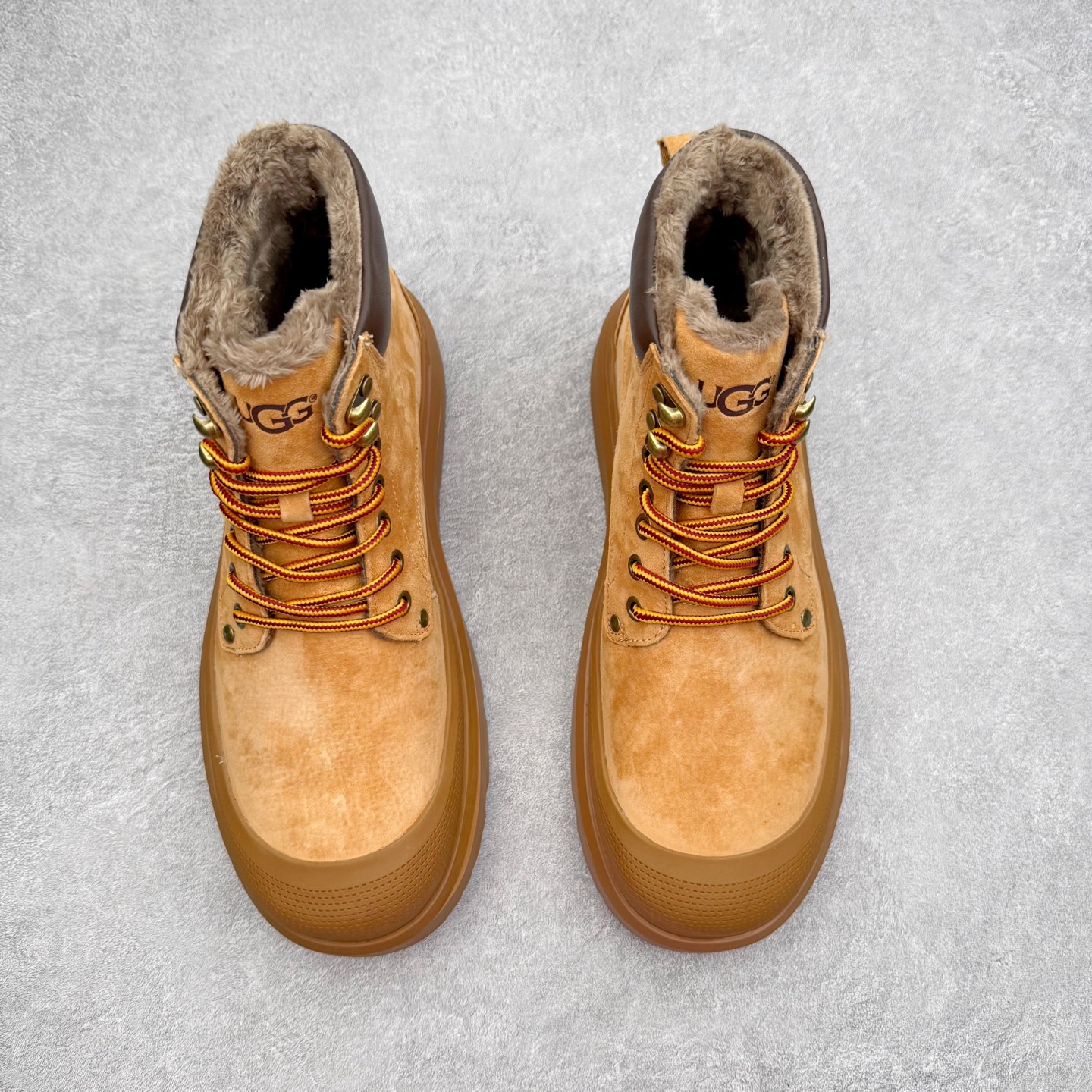 图片[2]-UGG Tasman Weather Hybrid 塔斯曼混合系列轻量休闲鞋 美国UGG秋冬新品（毛绒一体内里🔥保暖锁热）秋冬必备 户外男士高帮休闲马丁靴雪地靴系列 广东大厂品质 秋冬新款 时尚潮流搭配 面料釆用意大利进口磨砂牛皮 全鞋真牛皮材料 大底到五金都是代工厂原材料制作 好货不杀猪 首单质量严格把控 全套官网统一包装 今年冬季防寒户外专用产品 日常随意搭配 型男必备‼尺码：38-44-选品中心