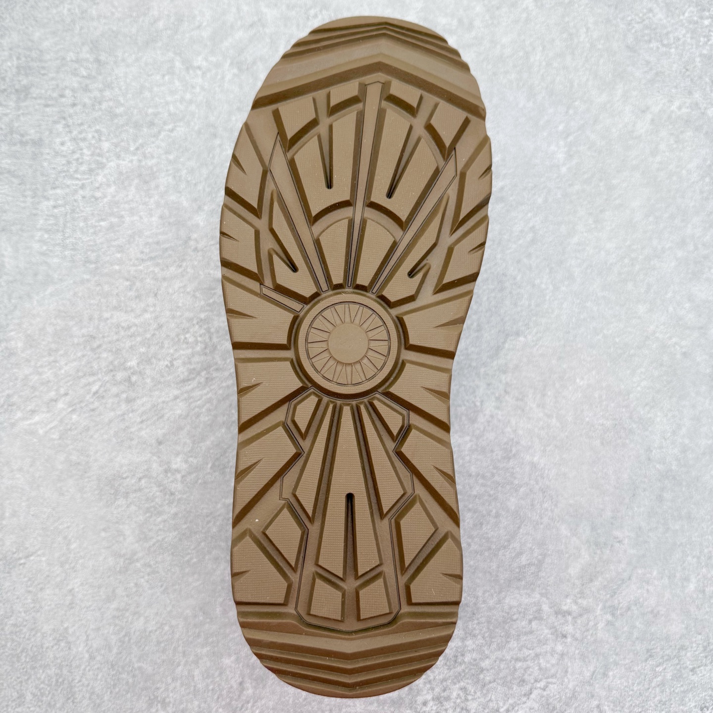 图片[9]-UGG Tasman Weather Hybrid 塔斯曼混合系列轻量休闲鞋 美国UGG秋冬新品（毛绒一体内里🔥保暖锁热）秋冬必备 户外男士高帮休闲马丁靴雪地靴系列 广东大厂品质 秋冬新款 时尚潮流搭配 面料釆用意大利进口磨砂牛皮 全鞋真牛皮材料 大底到五金都是代工厂原材料制作 好货不杀猪 首单质量严格把控 全套官网统一包装 今年冬季防寒户外专用产品 日常随意搭配 型男必备‼尺码：38-44-选品中心