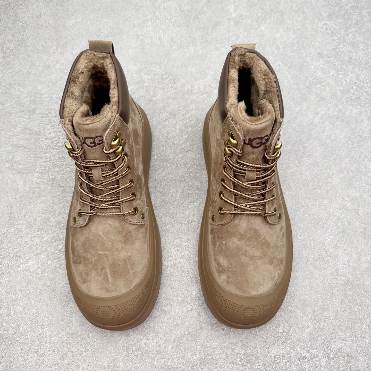 图片[2]-UGG Tasman Weather Hybrid 塔斯曼混合系列轻量休闲鞋 美国UGG秋冬新品（毛绒一体内里🔥保暖锁热）秋冬必备 户外男士高帮休闲马丁靴雪地靴系列 广东大厂品质 秋冬新款 时尚潮流搭配 面料釆用意大利进口磨砂牛皮 全鞋真牛皮材料 大底到五金都是代工厂原材料制作 好货不杀猪 首单质量严格把控 全套官网统一包装 今年冬季防寒户外专用产品 日常随意搭配 型男必备‼尺码：38-44-选品中心