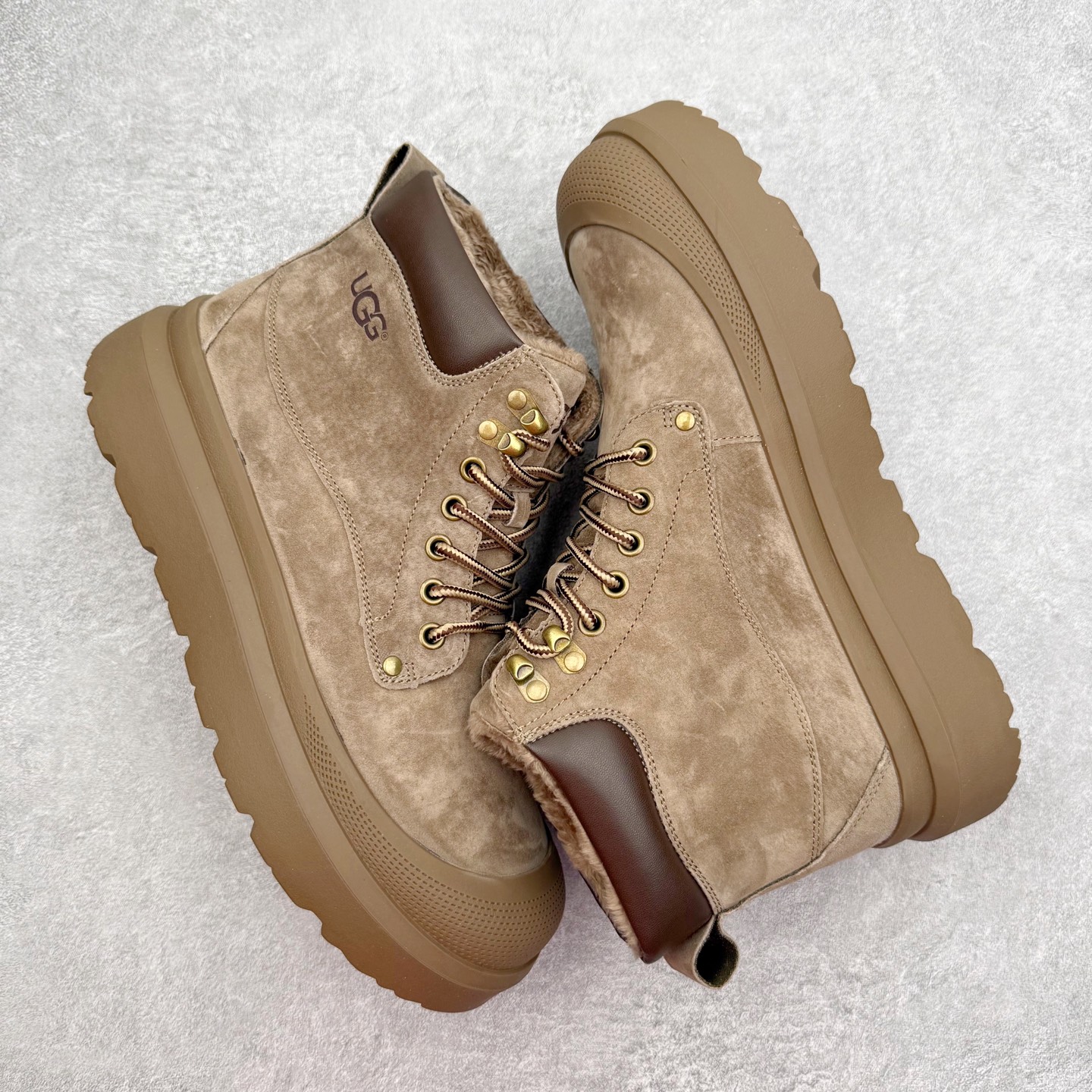 图片[3]-UGG Tasman Weather Hybrid 塔斯曼混合系列轻量休闲鞋 美国UGG秋冬新品（毛绒一体内里🔥保暖锁热）秋冬必备 户外男士高帮休闲马丁靴雪地靴系列 广东大厂品质 秋冬新款 时尚潮流搭配 面料釆用意大利进口磨砂牛皮 全鞋真牛皮材料 大底到五金都是代工厂原材料制作 好货不杀猪 首单质量严格把控 全套官网统一包装 今年冬季防寒户外专用产品 日常随意搭配 型男必备‼尺码：38-44-选品中心