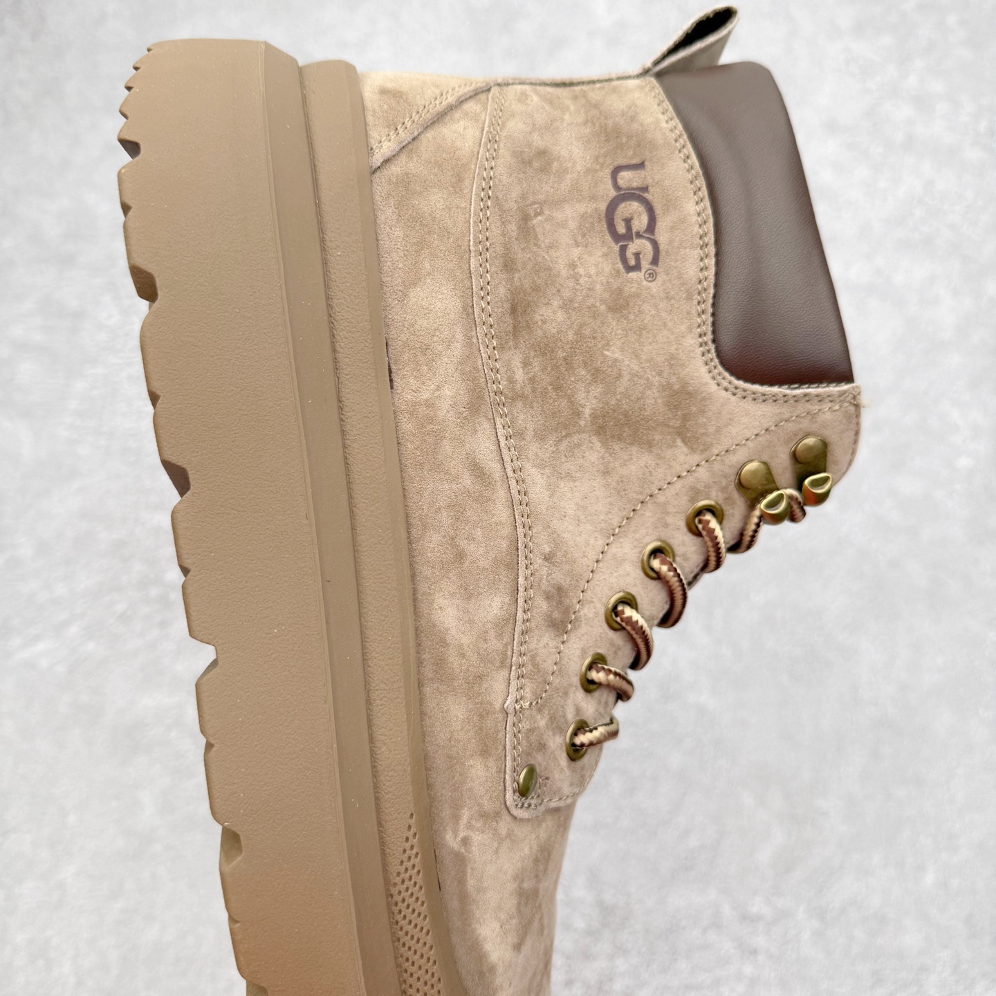 图片[6]-UGG Tasman Weather Hybrid 塔斯曼混合系列轻量休闲鞋 美国UGG秋冬新品（毛绒一体内里🔥保暖锁热）秋冬必备 户外男士高帮休闲马丁靴雪地靴系列 广东大厂品质 秋冬新款 时尚潮流搭配 面料釆用意大利进口磨砂牛皮 全鞋真牛皮材料 大底到五金都是代工厂原材料制作 好货不杀猪 首单质量严格把控 全套官网统一包装 今年冬季防寒户外专用产品 日常随意搭配 型男必备‼尺码：38-44-选品中心