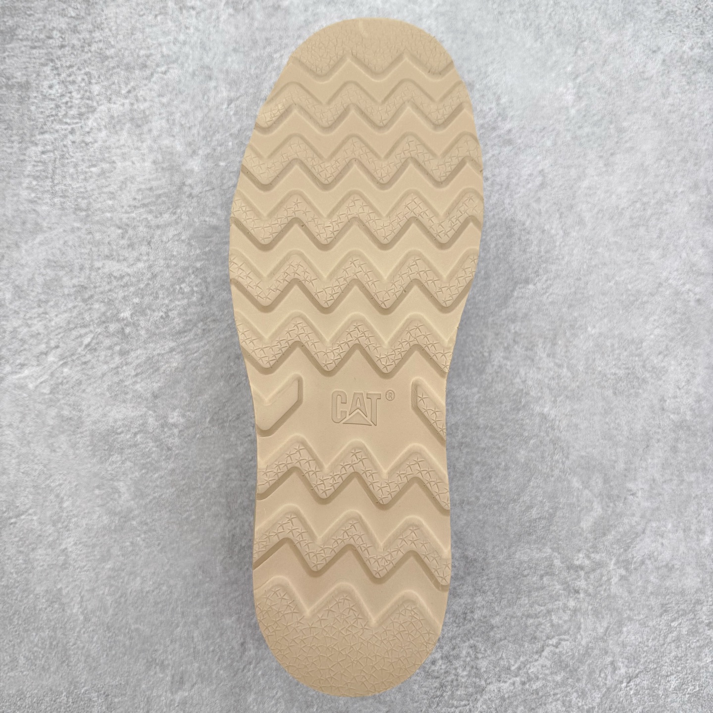 图片[9]-CAT卡特 户外工装轻底休闲马丁靴大黄靴系列 广东大厂品质 全新工艺升级 全鞋真牛皮材料 大底到五金都是代工厂原材料制作 同原版固特异永不开胶工艺 好货不杀猪 首单质量严格把控 全网独家首发 品质毋庸置疑 全套官网统一包装 今年冬季防寒户外专用 日常随意搭配 尺码：39 40 41 42 43 44（皮鞋码）-选品中心