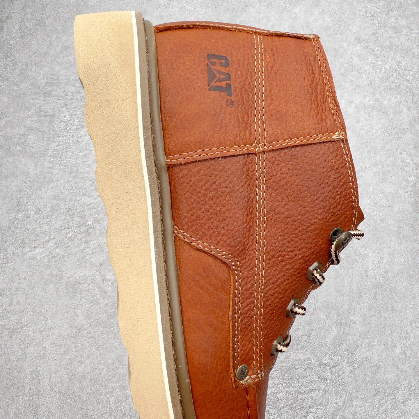 图片[6]-CAT卡特 户外工装轻底休闲马丁靴大黄靴系列 广东大厂品质 全新工艺升级 全鞋真牛皮材料 大底到五金都是代工厂原材料制作 同原版固特异永不开胶工艺 好货不杀猪 首单质量严格把控 全网独家首发 品质毋庸置疑 全套官网统一包装 今年冬季防寒户外专用 日常随意搭配 尺码：39 40 41 42 43 44（皮鞋码）-选品中心