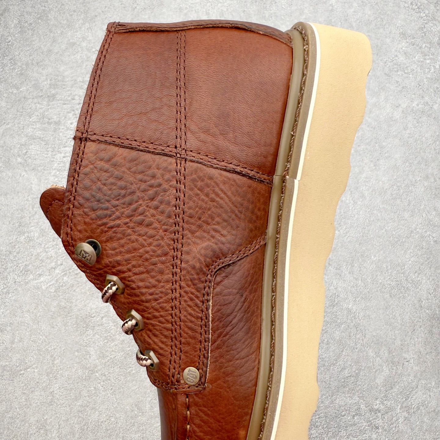 图片[7]-CAT卡特 户外工装轻底休闲马丁靴大黄靴系列 广东大厂品质 全新工艺升级 全鞋真牛皮材料 大底到五金都是代工厂原材料制作 同原版固特异永不开胶工艺 好货不杀猪 首单质量严格把控 全网独家首发 品质毋庸置疑 全套官网统一包装 今年冬季防寒户外专用 日常随意搭配 尺码：39 40 41 42 43 44（皮鞋码）-选品中心