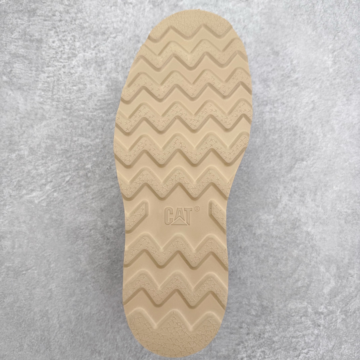 图片[9]-CAT卡特 户外工装轻底休闲马丁靴大黄靴系列 广东大厂品质 全新工艺升级 全鞋真牛皮材料 大底到五金都是代工厂原材料制作 同原版固特异永不开胶工艺 好货不杀猪 首单质量严格把控 全网独家首发 品质毋庸置疑 全套官网统一包装 今年冬季防寒户外专用 日常随意搭配 尺码：39 40 41 42 43 44（皮鞋码）-选品中心