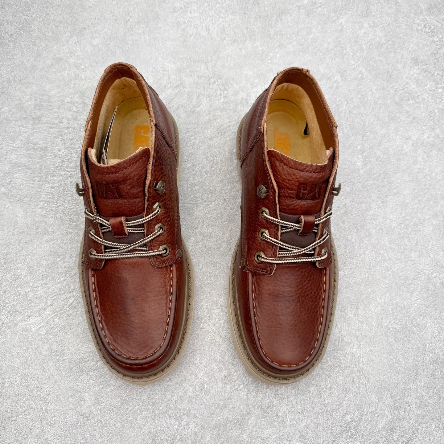 图片[2]-CAT卡特 户外工装轻底休闲马丁靴大黄靴系列 广东大厂品质 全新工艺升级 全鞋真牛皮材料 大底到五金都是代工厂原材料制作 同原版固特异永不开胶工艺 好货不杀猪 首单质量严格把控 全网独家首发 品质毋庸置疑 全套官网统一包装 今年冬季防寒户外专用 日常随意搭配 尺码：39 40 41 42 43 44（皮鞋码）-选品中心