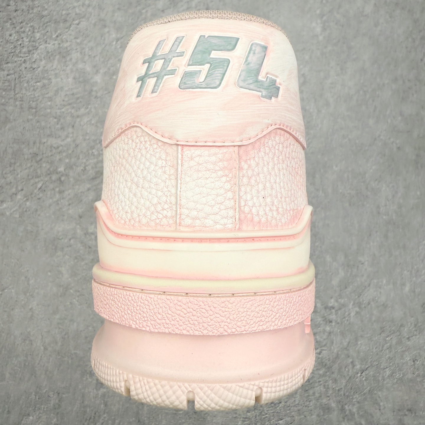 图片[8]-＃FS Louis Vuitton Trainer lv时装走秀运动鞋 完美鞋型超高的清洁度 零毛边线头瑕疵 全套原楦原纸版原鞋开模 全网最具灵魂的版型 正确原装黄色鞋盒 正确中底印花 鞋面印花3D高频深度立体 全鞋电脑针车 紧密相连 针距密度一致 环保乳胶注塑鞋垫 厚度脚感还原原版 皮面裁剪部位 统一油边封口工艺 原装橡胶大底含胶量大底组合零偏差 专柜全套包装 防尘袋 说明书 质保卡 男女鞋 尺码：35 36 37 38 39 40 41 42 43 44 45-选品中心