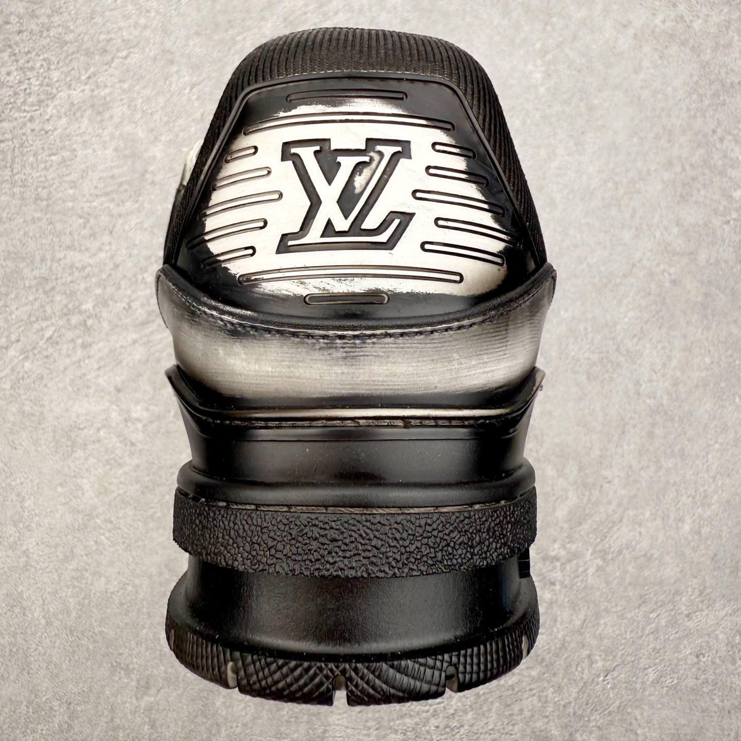 图片[8]-＃FS Louis Vuitton Trainer lv时装走秀运动鞋 完美鞋型超高的清洁度 零毛边线头瑕疵 全套原楦原纸版原鞋开模 全网最具灵魂的版型 正确原装黄色鞋盒 正确中底印花 鞋面印花3D高频深度立体 全鞋电脑针车 紧密相连 针距密度一致 环保乳胶注塑鞋垫 厚度脚感还原原版 皮面裁剪部位 统一油边封口工艺 原装橡胶大底含胶量大底组合零偏差 专柜全套包装 防尘袋 说明书 质保卡 男女鞋 尺码：35 36 37 38 39 40 41 42 43 44 45-选品中心