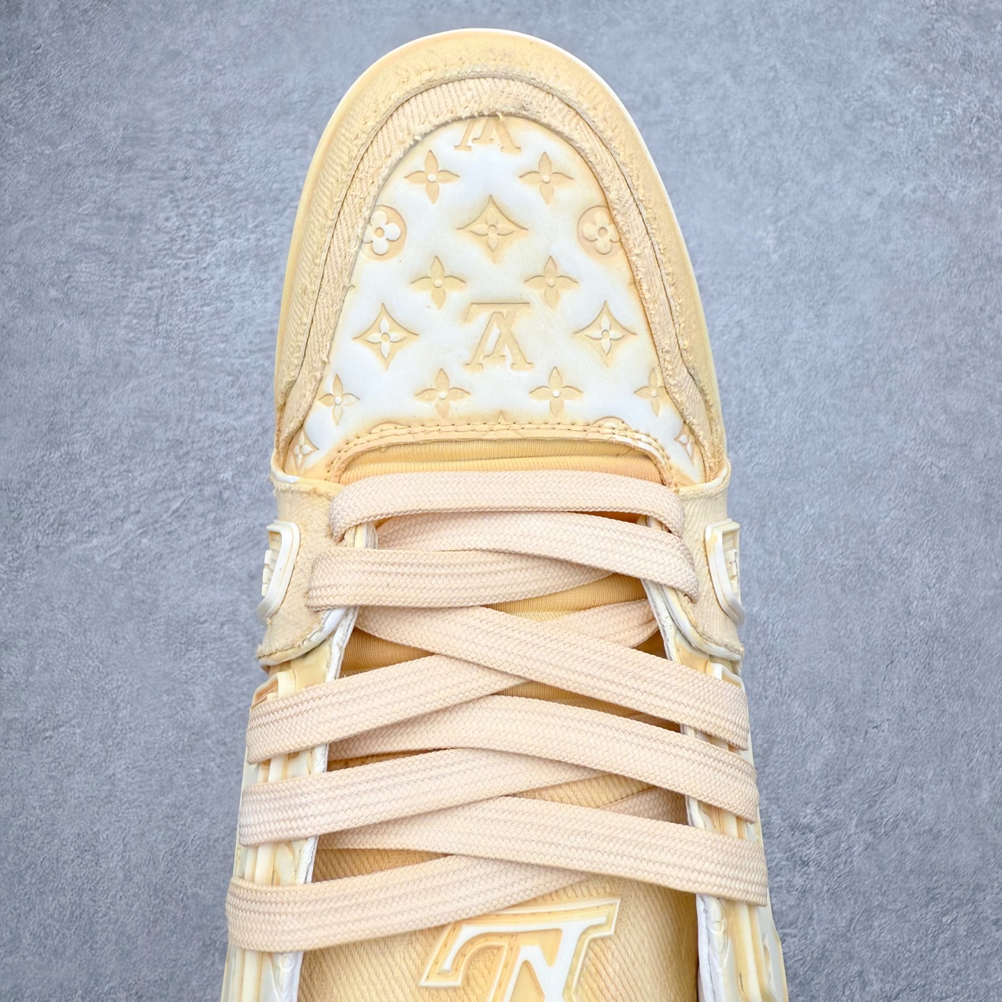 图片[4]-＃FS Louis Vuitton Trainer lv时装走秀运动鞋 完美鞋型超高的清洁度 零毛边线头瑕疵 全套原楦原纸版原鞋开模 全网最具灵魂的版型 正确原装黄色鞋盒 正确中底印花 鞋面印花3D高频深度立体 全鞋电脑针车 紧密相连 针距密度一致 环保乳胶注塑鞋垫 厚度脚感还原原版 皮面裁剪部位 统一油边封口工艺 原装橡胶大底含胶量大底组合零偏差 专柜全套包装 防尘袋 说明书 质保卡 男女鞋 尺码：35 36 37 38 39 40 41 42 43 44 45-选品中心