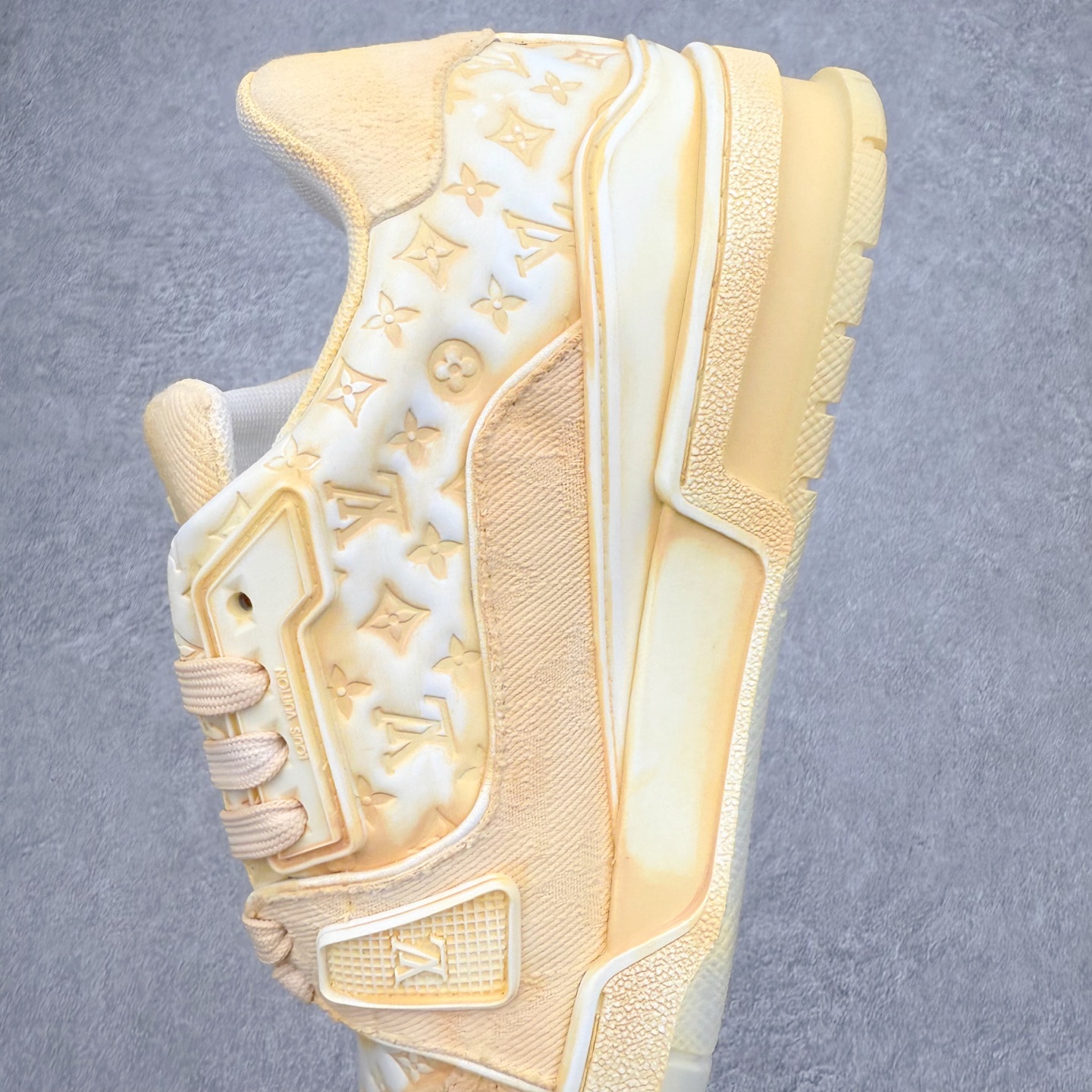 图片[7]-＃FS Louis Vuitton Trainer lv时装走秀运动鞋 完美鞋型超高的清洁度 零毛边线头瑕疵 全套原楦原纸版原鞋开模 全网最具灵魂的版型 正确原装黄色鞋盒 正确中底印花 鞋面印花3D高频深度立体 全鞋电脑针车 紧密相连 针距密度一致 环保乳胶注塑鞋垫 厚度脚感还原原版 皮面裁剪部位 统一油边封口工艺 原装橡胶大底含胶量大底组合零偏差 专柜全套包装 防尘袋 说明书 质保卡 男女鞋 尺码：35 36 37 38 39 40 41 42 43 44 45-选品中心