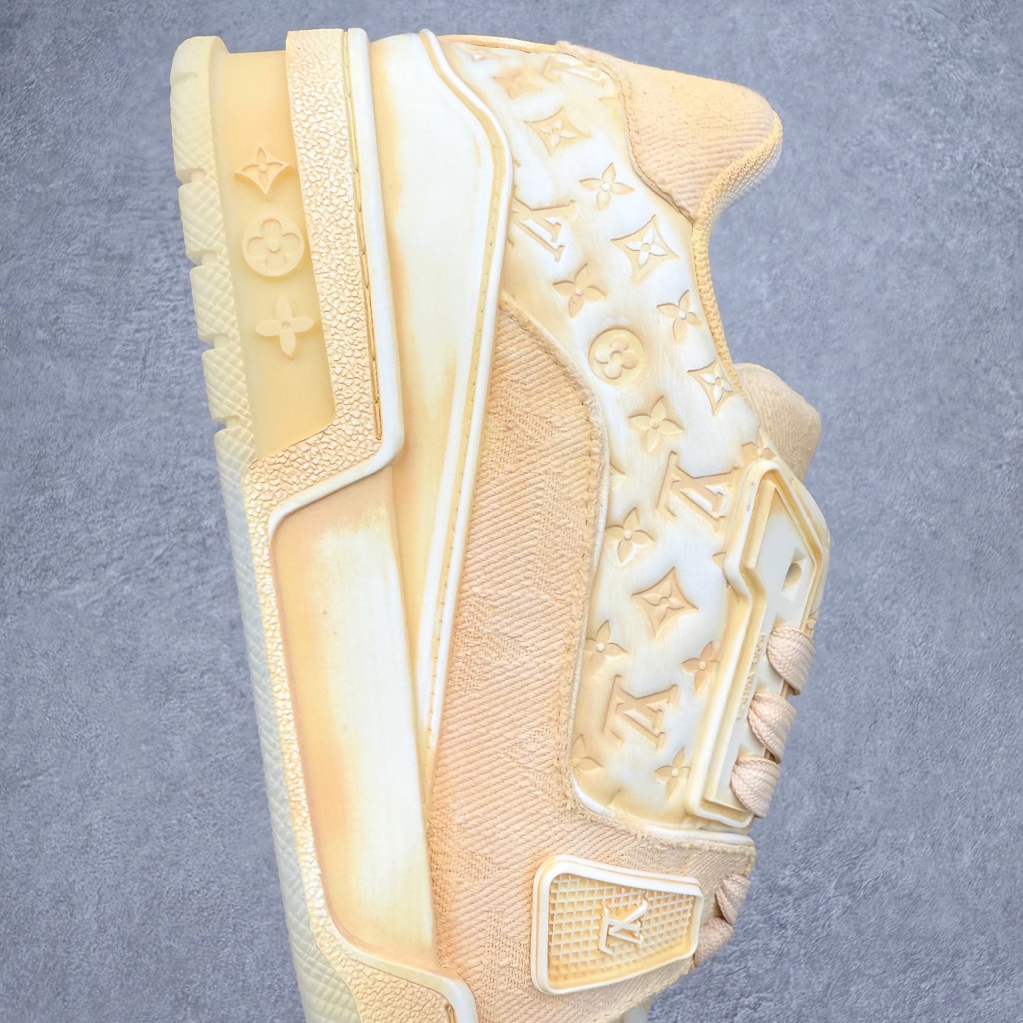 图片[6]-＃FS Louis Vuitton Trainer lv时装走秀运动鞋 完美鞋型超高的清洁度 零毛边线头瑕疵 全套原楦原纸版原鞋开模 全网最具灵魂的版型 正确原装黄色鞋盒 正确中底印花 鞋面印花3D高频深度立体 全鞋电脑针车 紧密相连 针距密度一致 环保乳胶注塑鞋垫 厚度脚感还原原版 皮面裁剪部位 统一油边封口工艺 原装橡胶大底含胶量大底组合零偏差 专柜全套包装 防尘袋 说明书 质保卡 男女鞋 尺码：35 36 37 38 39 40 41 42 43 44 45-选品中心