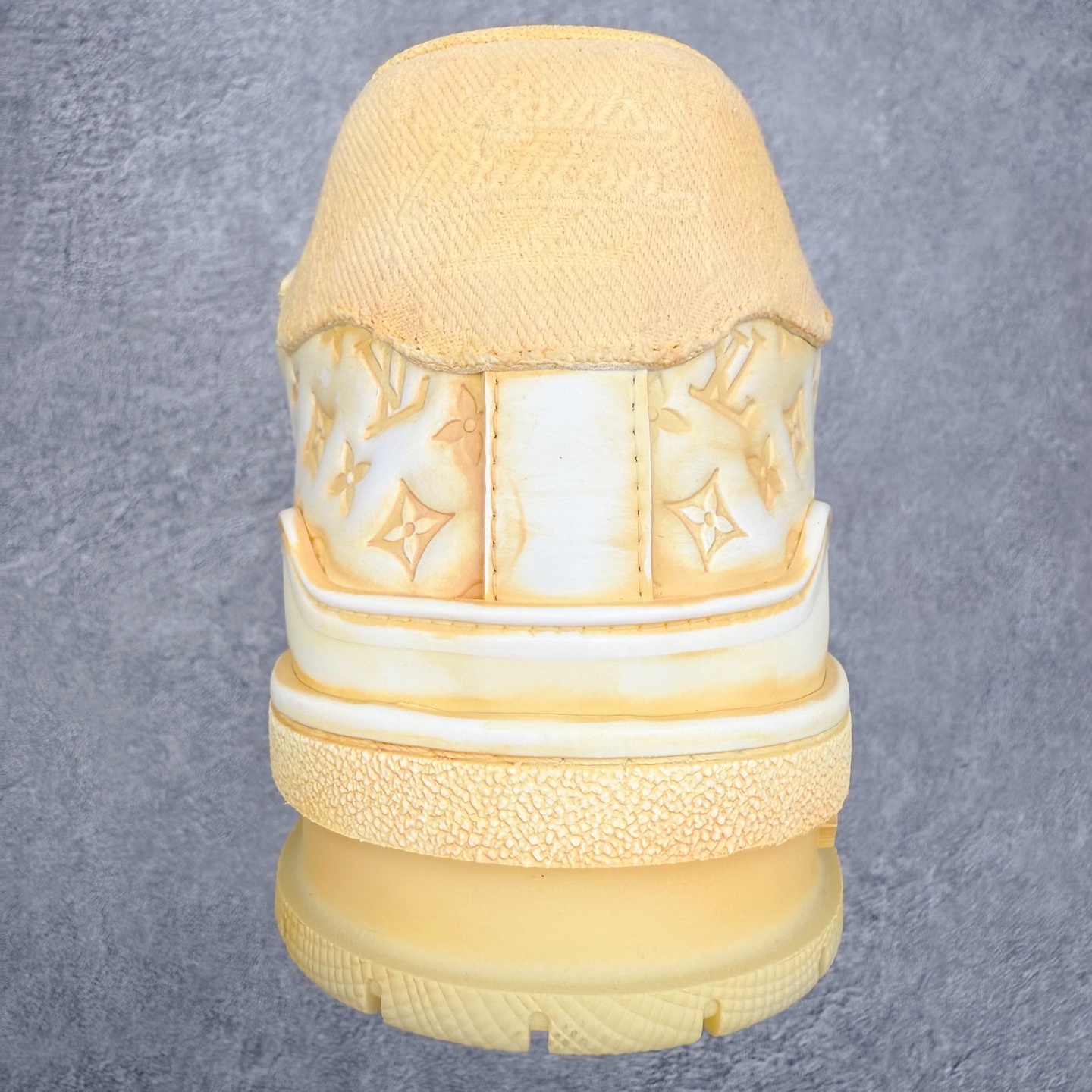 图片[8]-＃FS Louis Vuitton Trainer lv时装走秀运动鞋 完美鞋型超高的清洁度 零毛边线头瑕疵 全套原楦原纸版原鞋开模 全网最具灵魂的版型 正确原装黄色鞋盒 正确中底印花 鞋面印花3D高频深度立体 全鞋电脑针车 紧密相连 针距密度一致 环保乳胶注塑鞋垫 厚度脚感还原原版 皮面裁剪部位 统一油边封口工艺 原装橡胶大底含胶量大底组合零偏差 专柜全套包装 防尘袋 说明书 质保卡 男女鞋 尺码：35 36 37 38 39 40 41 42 43 44 45-选品中心