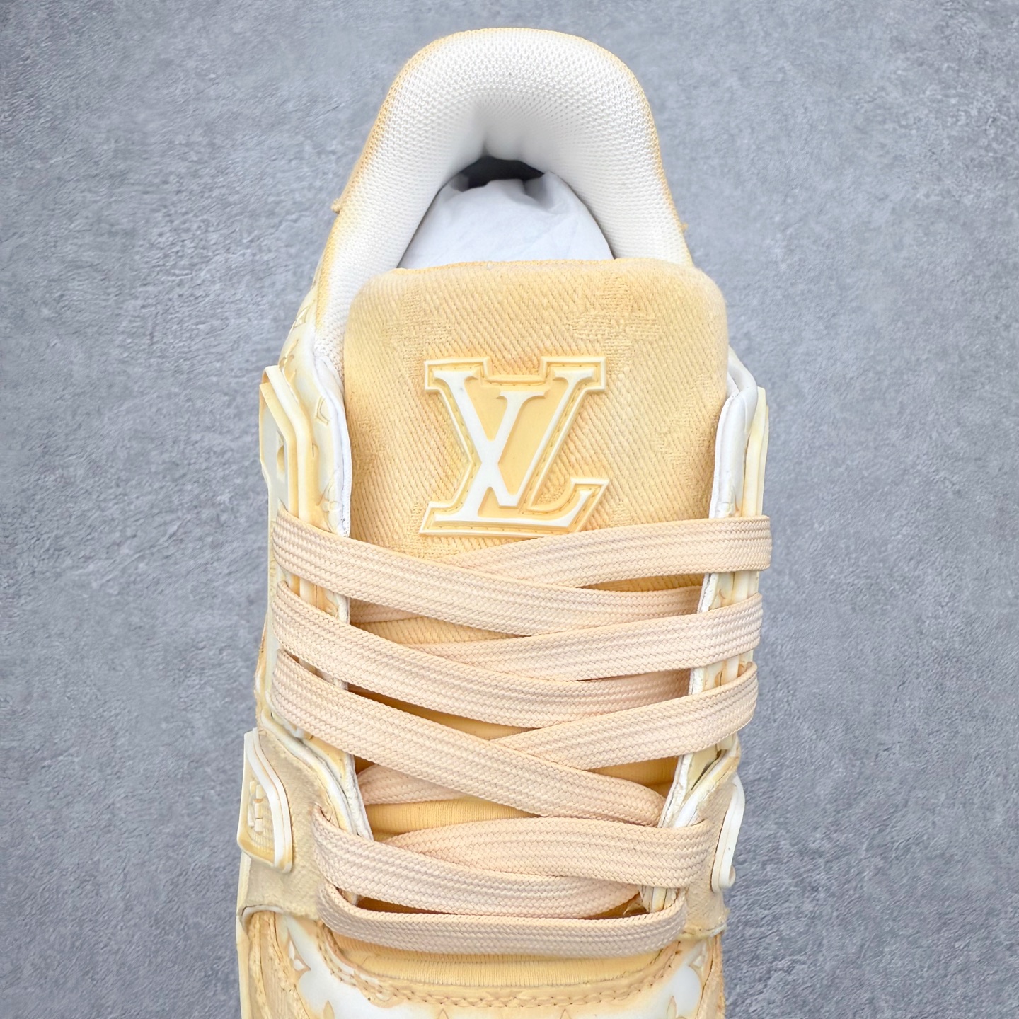 图片[5]-＃FS Louis Vuitton Trainer lv时装走秀运动鞋 完美鞋型超高的清洁度 零毛边线头瑕疵 全套原楦原纸版原鞋开模 全网最具灵魂的版型 正确原装黄色鞋盒 正确中底印花 鞋面印花3D高频深度立体 全鞋电脑针车 紧密相连 针距密度一致 环保乳胶注塑鞋垫 厚度脚感还原原版 皮面裁剪部位 统一油边封口工艺 原装橡胶大底含胶量大底组合零偏差 专柜全套包装 防尘袋 说明书 质保卡 男女鞋 尺码：35 36 37 38 39 40 41 42 43 44 45-选品中心