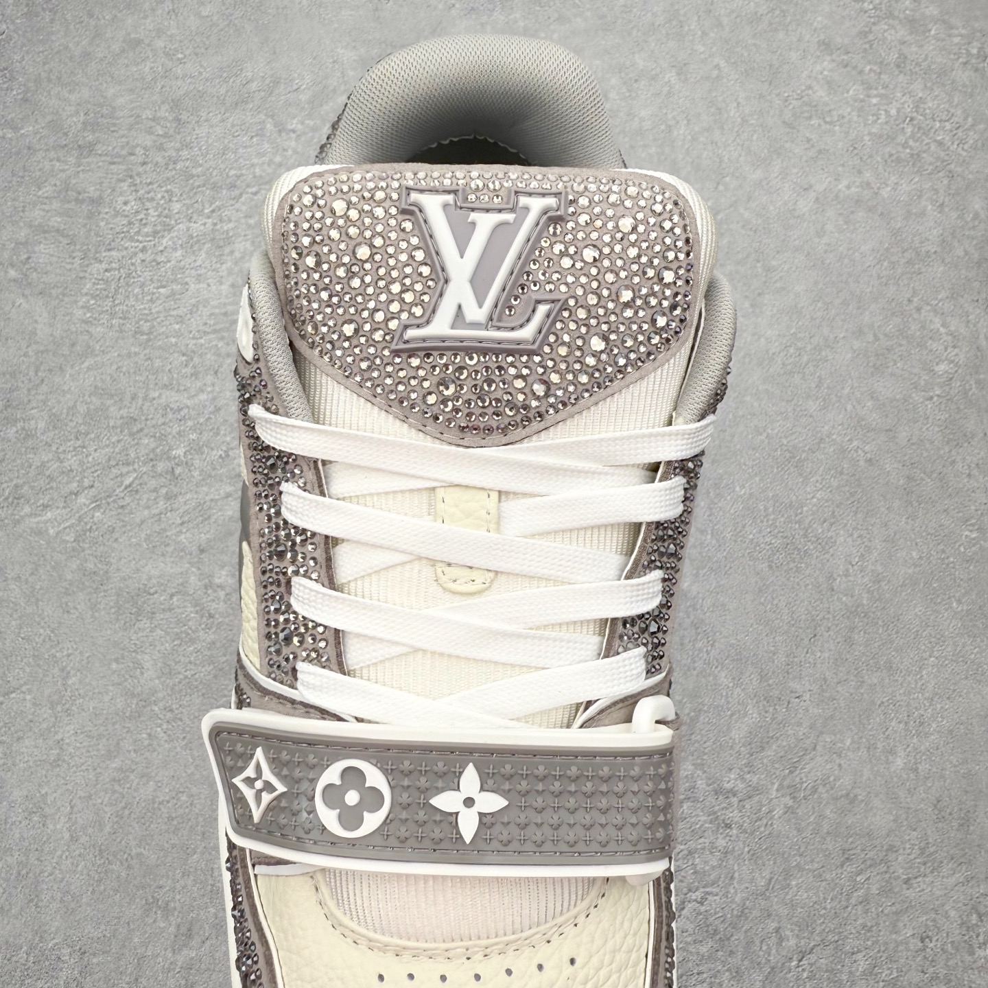 图片[5]-＃FS Louis Vuitton Trainer lv时装走秀运动鞋 完美鞋型超高的清洁度 零毛边线头瑕疵 全套原楦原纸版原鞋开模 全网最具灵魂的版型 正确原装黄色鞋盒 正确中底印花 鞋面印花3D高频深度立体 全鞋电脑针车 紧密相连 针距密度一致 环保乳胶注塑鞋垫 厚度脚感还原原版 皮面裁剪部位 统一油边封口工艺 原装橡胶大底含胶量大底组合零偏差 专柜全套包装 防尘袋 说明书 质保卡 男女鞋 尺码：35 36 37 38 39 40 41 42 43 44 45-选品中心
