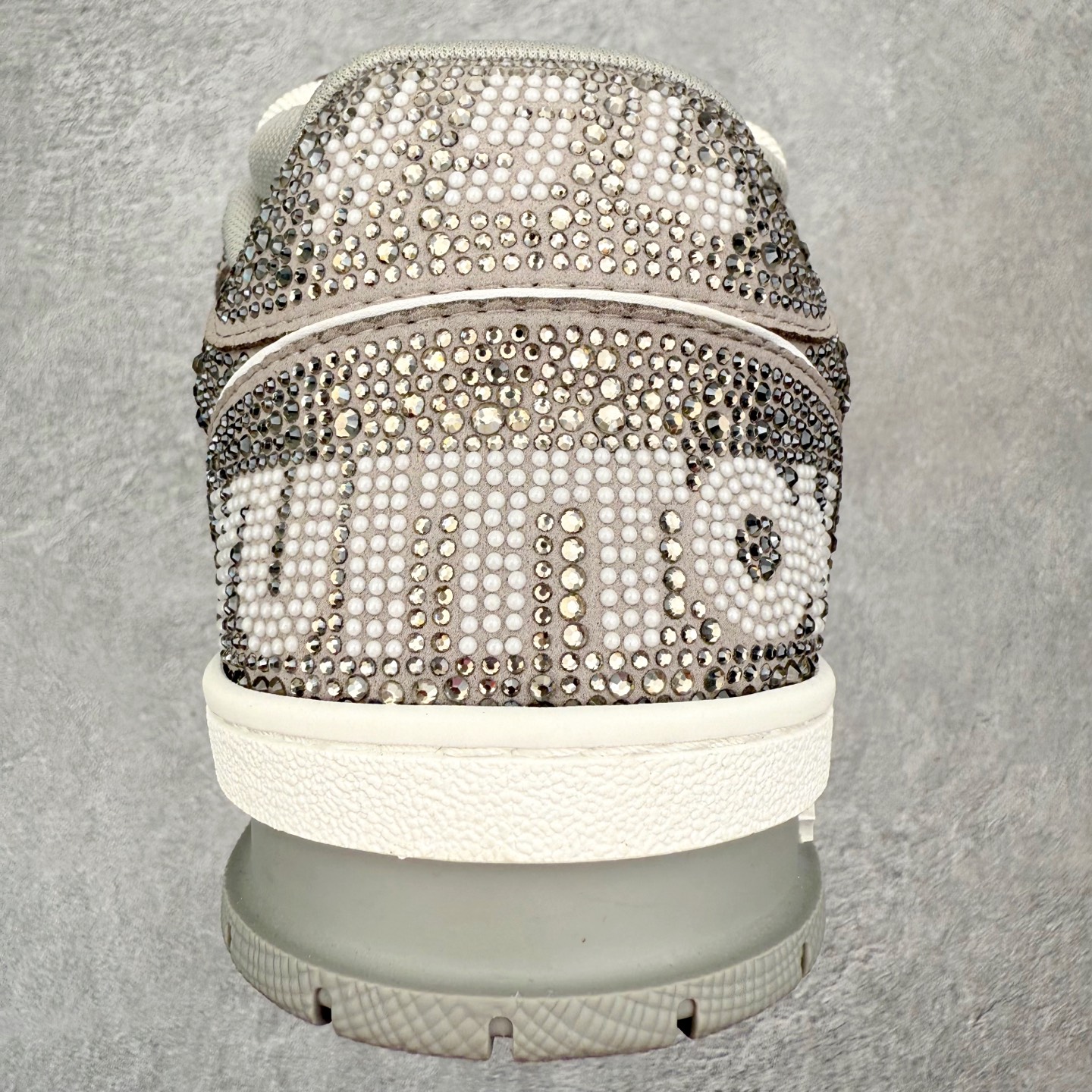 图片[8]-＃FS Louis Vuitton Trainer lv时装走秀运动鞋 完美鞋型超高的清洁度 零毛边线头瑕疵 全套原楦原纸版原鞋开模 全网最具灵魂的版型 正确原装黄色鞋盒 正确中底印花 鞋面印花3D高频深度立体 全鞋电脑针车 紧密相连 针距密度一致 环保乳胶注塑鞋垫 厚度脚感还原原版 皮面裁剪部位 统一油边封口工艺 原装橡胶大底含胶量大底组合零偏差 专柜全套包装 防尘袋 说明书 质保卡 男女鞋 尺码：35 36 37 38 39 40 41 42 43 44 45-选品中心