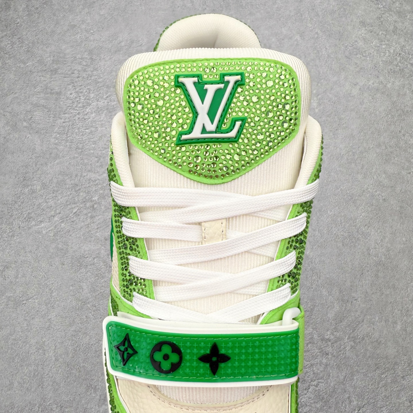 图片[5]-＃FS Louis Vuitton Trainer lv时装走秀运动鞋 完美鞋型超高的清洁度 零毛边线头瑕疵 全套原楦原纸版原鞋开模 全网最具灵魂的版型 正确原装黄色鞋盒 正确中底印花 鞋面印花3D高频深度立体 全鞋电脑针车 紧密相连 针距密度一致 环保乳胶注塑鞋垫 厚度脚感还原原版 皮面裁剪部位 统一油边封口工艺 原装橡胶大底含胶量大底组合零偏差 专柜全套包装 防尘袋 说明书 质保卡 男女鞋 尺码：35 36 37 38 39 40 41 42 43 44 45-选品中心