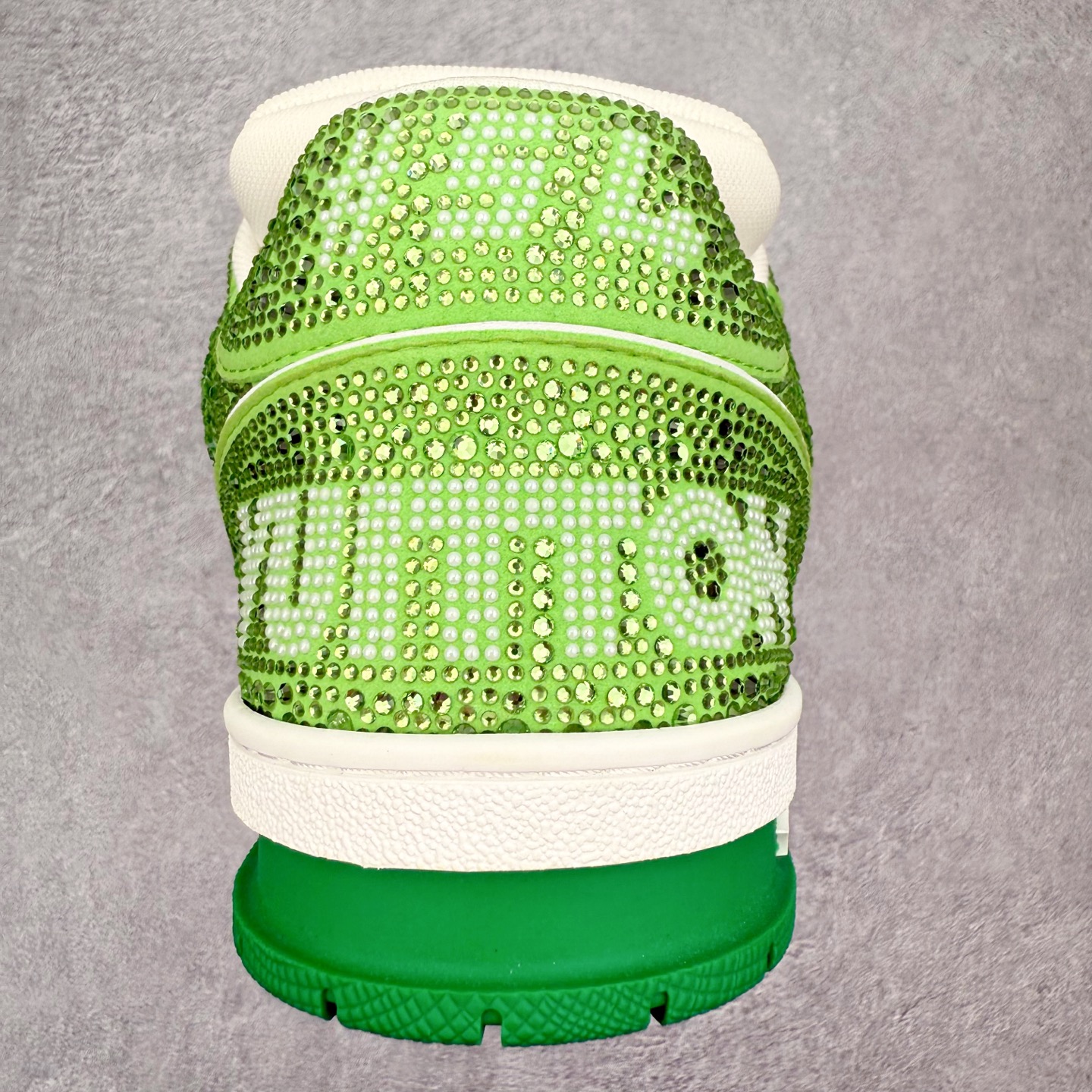 图片[8]-＃FS Louis Vuitton Trainer lv时装走秀运动鞋 完美鞋型超高的清洁度 零毛边线头瑕疵 全套原楦原纸版原鞋开模 全网最具灵魂的版型 正确原装黄色鞋盒 正确中底印花 鞋面印花3D高频深度立体 全鞋电脑针车 紧密相连 针距密度一致 环保乳胶注塑鞋垫 厚度脚感还原原版 皮面裁剪部位 统一油边封口工艺 原装橡胶大底含胶量大底组合零偏差 专柜全套包装 防尘袋 说明书 质保卡 男女鞋 尺码：35 36 37 38 39 40 41 42 43 44 45-选品中心