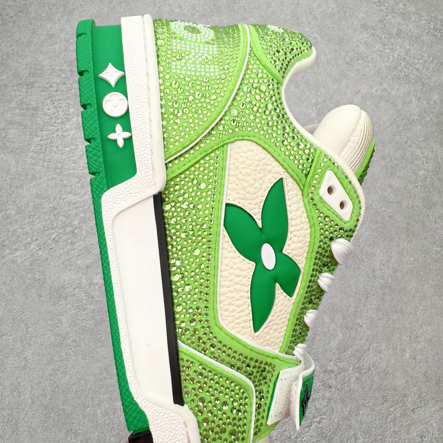 图片[6]-＃FS Louis Vuitton Trainer lv时装走秀运动鞋 完美鞋型超高的清洁度 零毛边线头瑕疵 全套原楦原纸版原鞋开模 全网最具灵魂的版型 正确原装黄色鞋盒 正确中底印花 鞋面印花3D高频深度立体 全鞋电脑针车 紧密相连 针距密度一致 环保乳胶注塑鞋垫 厚度脚感还原原版 皮面裁剪部位 统一油边封口工艺 原装橡胶大底含胶量大底组合零偏差 专柜全套包装 防尘袋 说明书 质保卡 男女鞋 尺码：35 36 37 38 39 40 41 42 43 44 45-选品中心