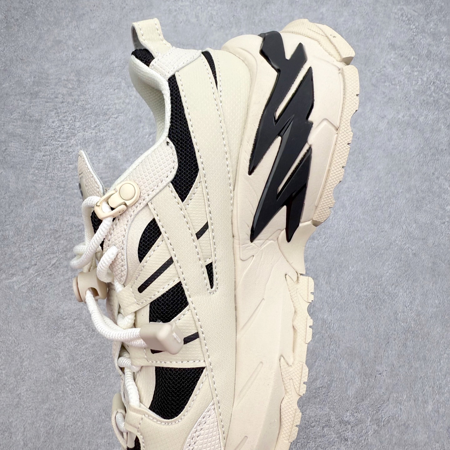 图片[7]-＃纯原福利 FILA 斐乐经典百搭休闲防滑减震耐磨低帮运动鞋 传承了 FILA 的百年基因，融入年轻运动及潮流文化，成为引领变革、创新突破的一代。以“1+N” 的跨界合作模式重现经典的同时创造经典。带来最出其不意的跨界合作惊喜。同时，FILAFUSION把FILA 的 DNA 融入到定制体验里，你可以随心制造厲于你的产品。FILA FUSION 的鞋家族涵盖了老爹鞋、跑步鞋、网球鞋、季节款。风格复古新潮，满足了时尚人士出行及各类运动的搭配需求，成为当下年轻人筷拥的鞋类品牌之一。FILA FUSION 走进年轻人的世界，通过年轻人运动，街舞，滑板，篮球，展现 FILA FUSION 的潮流态度和年轻文化。FILA FUSION 认为末来属于引领变革、创新突破的年轻一代，让我们一起构成 FILA 未来的蓝图吧！尺码：35.5 36 36.5 37.5 38 38.5 39 40-选品中心