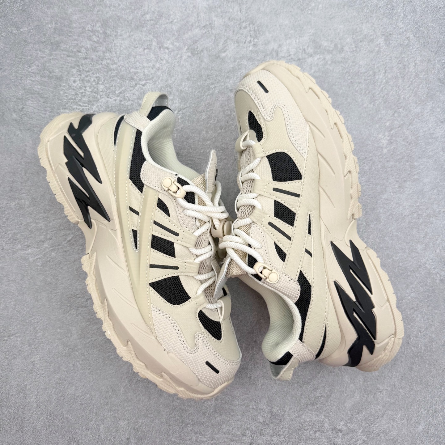 图片[3]-＃纯原福利 FILA 斐乐经典百搭休闲防滑减震耐磨低帮运动鞋 传承了 FILA 的百年基因，融入年轻运动及潮流文化，成为引领变革、创新突破的一代。以“1+N” 的跨界合作模式重现经典的同时创造经典。带来最出其不意的跨界合作惊喜。同时，FILAFUSION把FILA 的 DNA 融入到定制体验里，你可以随心制造厲于你的产品。FILA FUSION 的鞋家族涵盖了老爹鞋、跑步鞋、网球鞋、季节款。风格复古新潮，满足了时尚人士出行及各类运动的搭配需求，成为当下年轻人筷拥的鞋类品牌之一。FILA FUSION 走进年轻人的世界，通过年轻人运动，街舞，滑板，篮球，展现 FILA FUSION 的潮流态度和年轻文化。FILA FUSION 认为末来属于引领变革、创新突破的年轻一代，让我们一起构成 FILA 未来的蓝图吧！尺码：35.5 36 36.5 37.5 38 38.5 39 40-选品中心