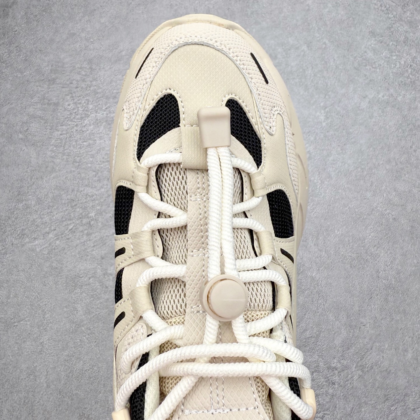 图片[4]-＃纯原福利 FILA 斐乐经典百搭休闲防滑减震耐磨低帮运动鞋 传承了 FILA 的百年基因，融入年轻运动及潮流文化，成为引领变革、创新突破的一代。以“1+N” 的跨界合作模式重现经典的同时创造经典。带来最出其不意的跨界合作惊喜。同时，FILAFUSION把FILA 的 DNA 融入到定制体验里，你可以随心制造厲于你的产品。FILA FUSION 的鞋家族涵盖了老爹鞋、跑步鞋、网球鞋、季节款。风格复古新潮，满足了时尚人士出行及各类运动的搭配需求，成为当下年轻人筷拥的鞋类品牌之一。FILA FUSION 走进年轻人的世界，通过年轻人运动，街舞，滑板，篮球，展现 FILA FUSION 的潮流态度和年轻文化。FILA FUSION 认为末来属于引领变革、创新突破的年轻一代，让我们一起构成 FILA 未来的蓝图吧！尺码：35.5 36 36.5 37.5 38 38.5 39 40-选品中心